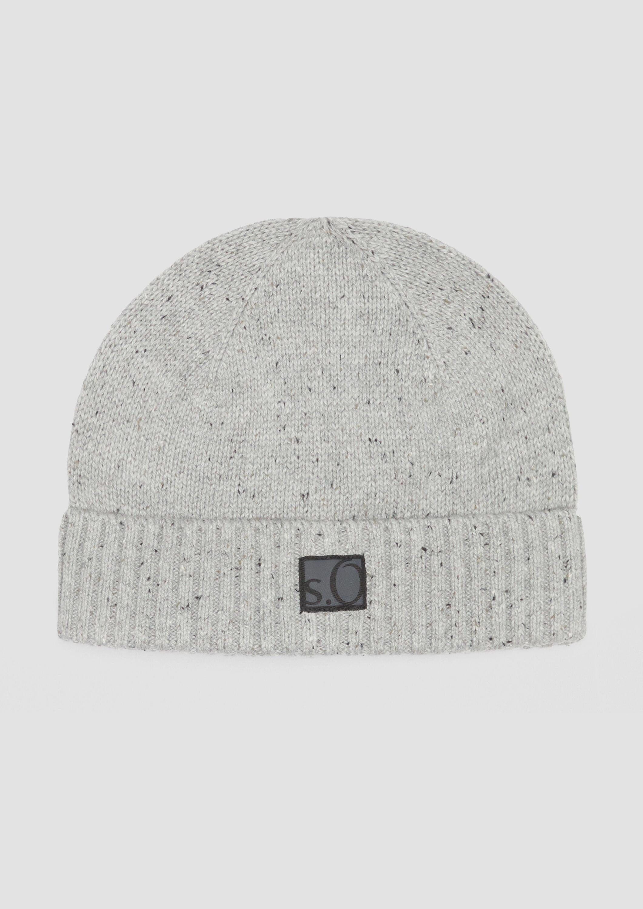 s.Oliver Strickmütze Mütze Strickmütze mit Umschlag und Logo-Patch