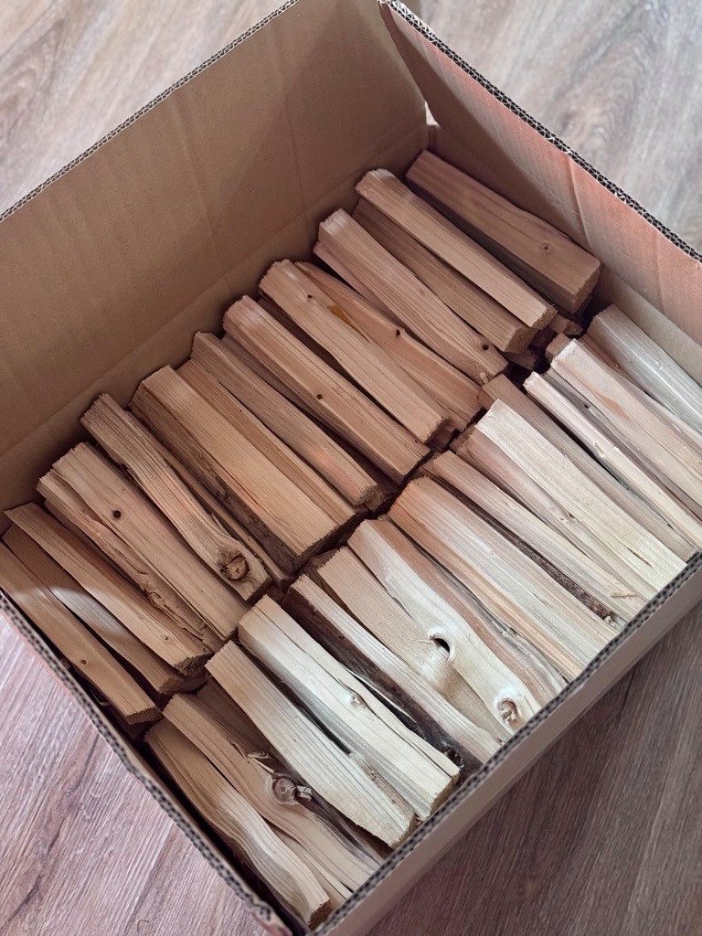 LosBudos Kaminholz Anzündholz Fichte - trocken im Karton - für Kamin & Feue günstig online kaufen