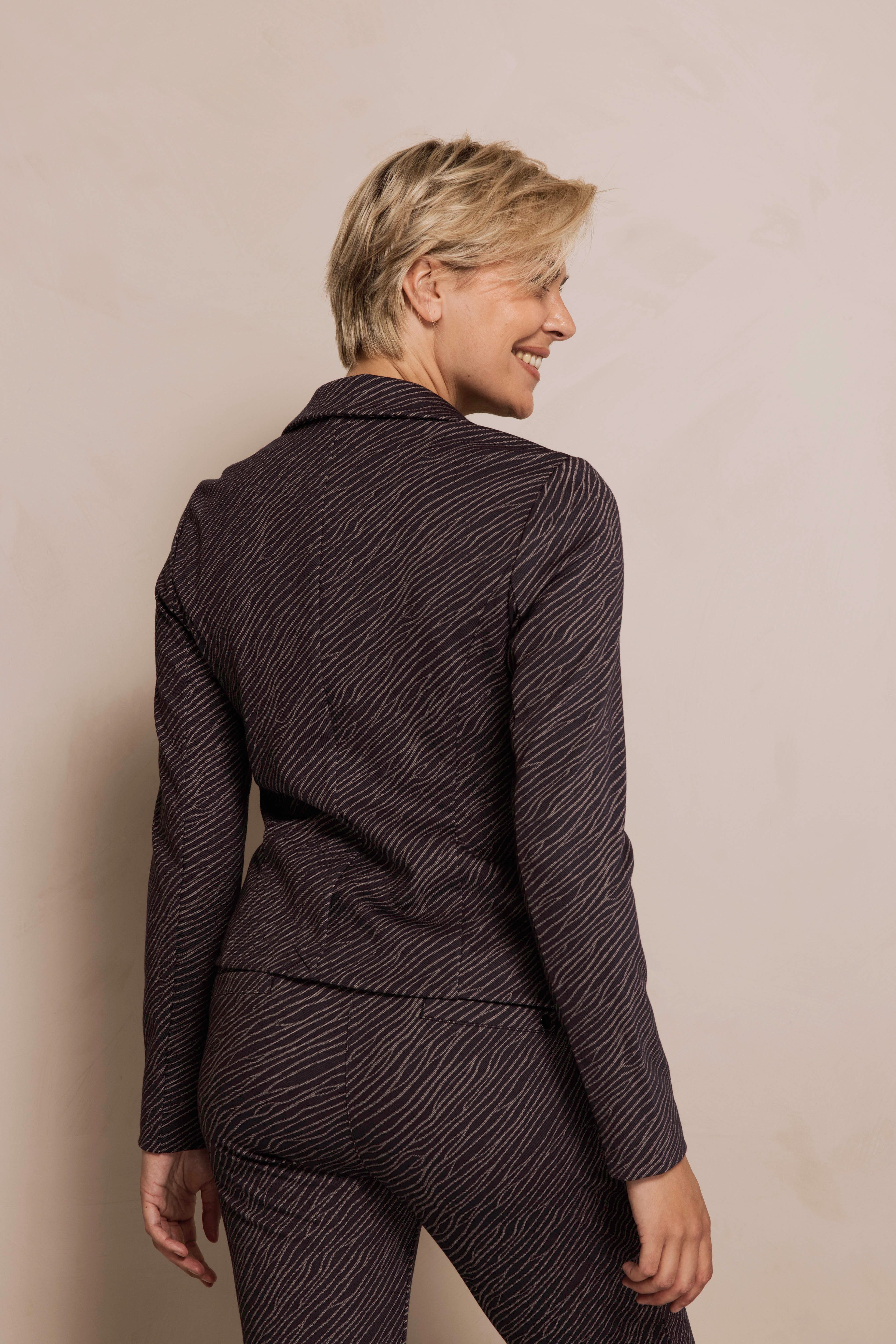 Zhrill Kurzblazer BETSY grafisches Allover-Muster, tailliert