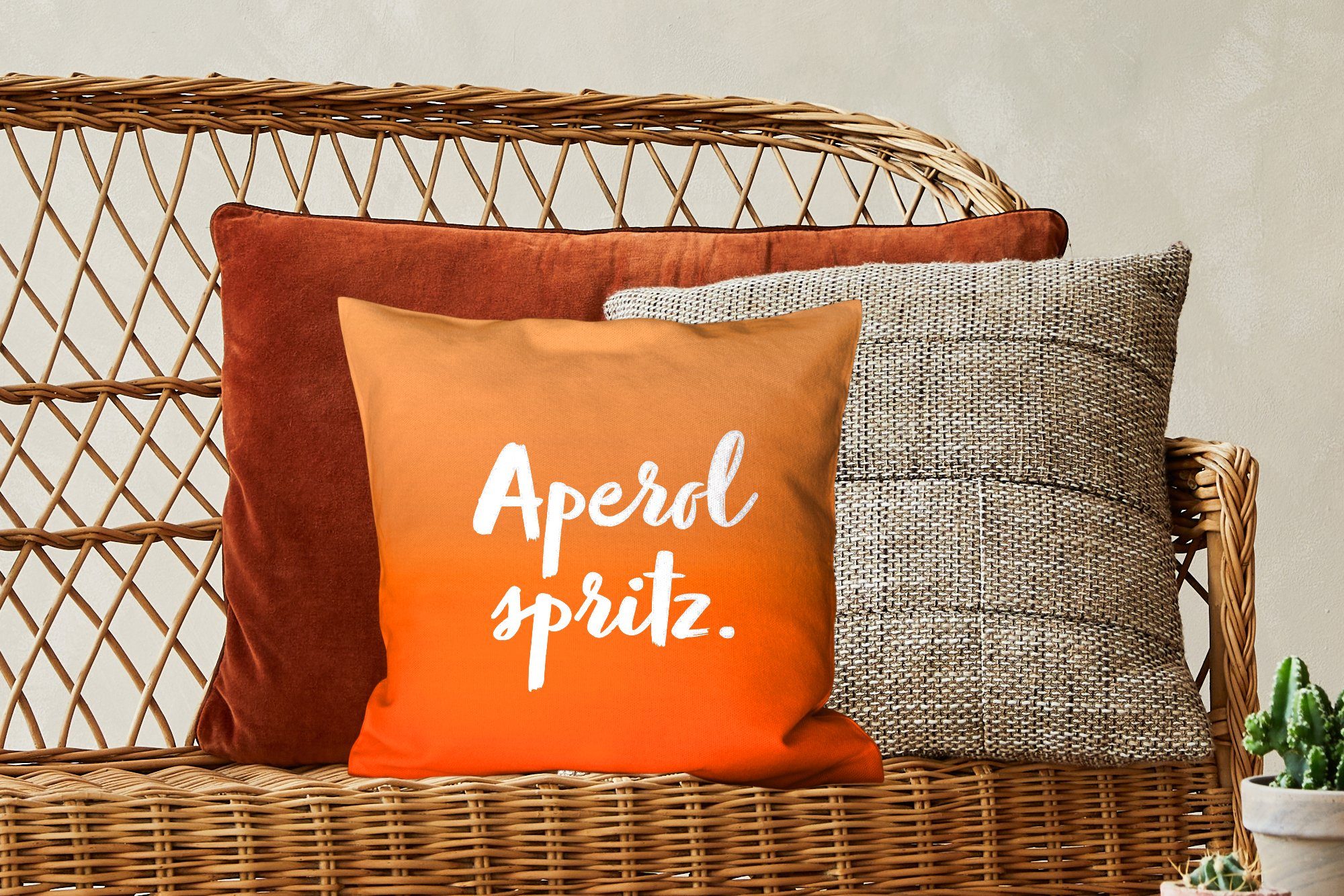 MuchoWow Dekokissen Text - Cocktail - Aperol Spritz - Zitate - Alkohol, Zierkissen mit Füllung für Wohnzimmer, Sofakissen, 40x40 cm