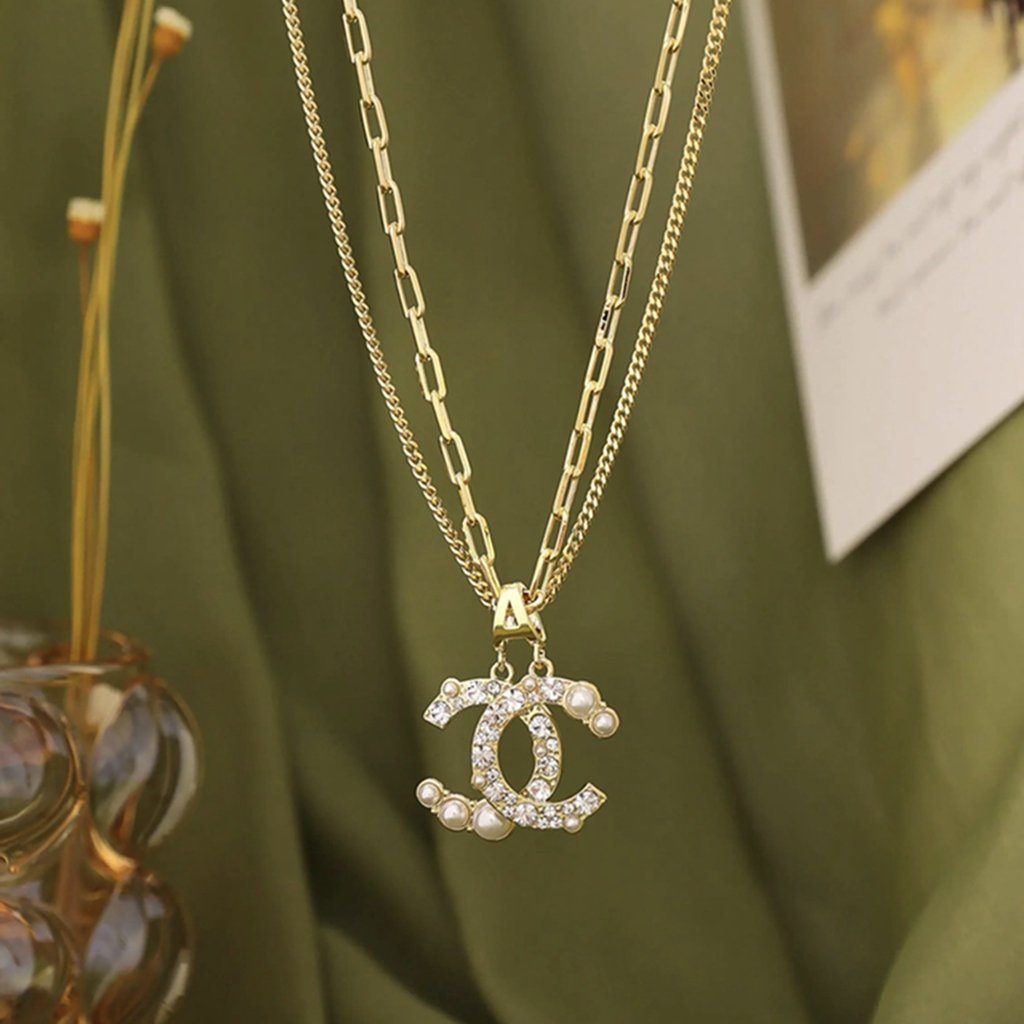WaKuKa Charm-Kette Mehrlagige Halskette mit goldenem Buchstaben-Perlen-Anhänger (1-tlg)