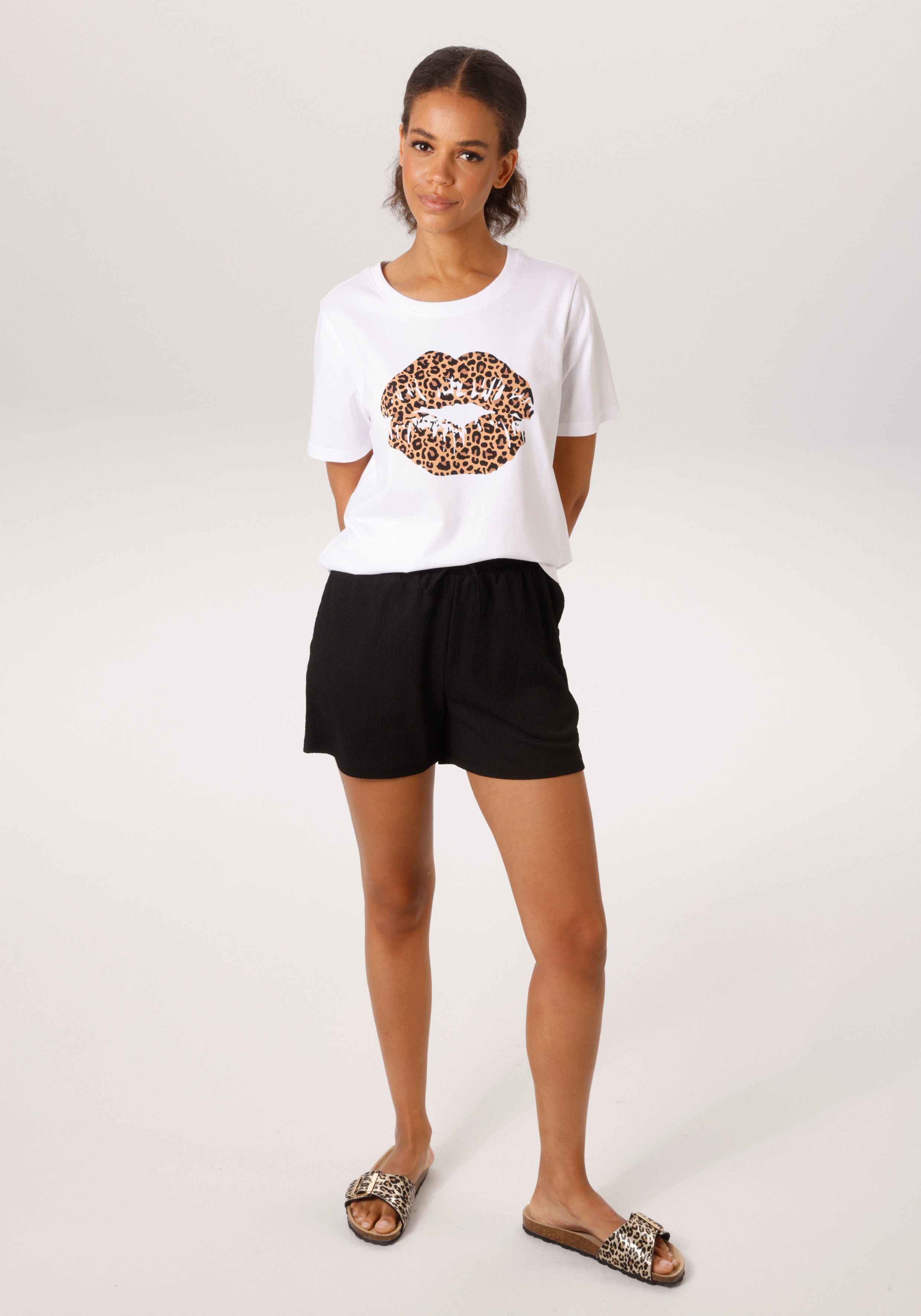 Aniston CASUAL T-Shirt mit extravaganten Lippen im Animal-Print – Bild 4 von 5