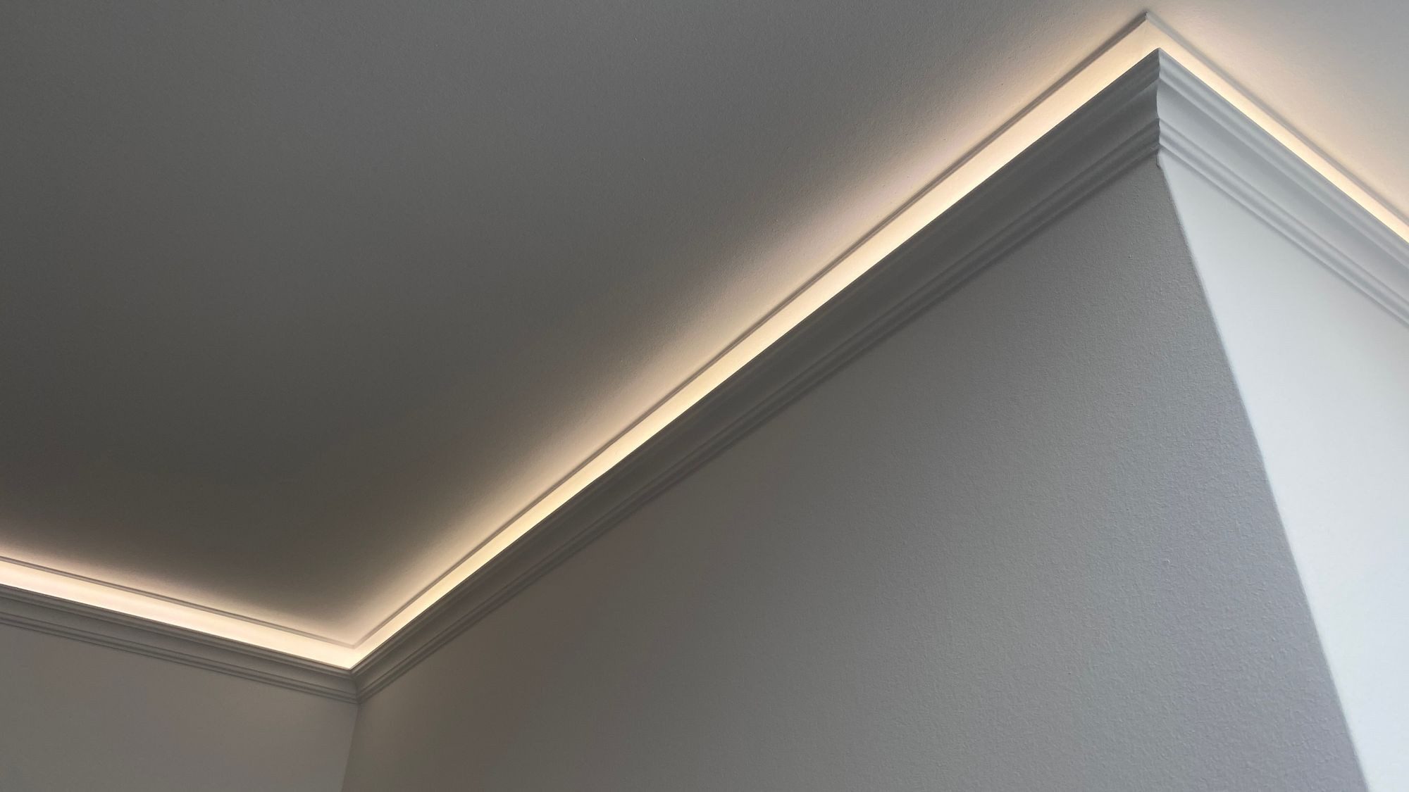 HEXIMO Eckprofil HLED 6 (LED Stuckleisten 2in1, indirekte Beleuchtung Deckenleisten XPS Styropor-Wandleisten Lichtvouten-Deckenprofil (Muster HLED 6)