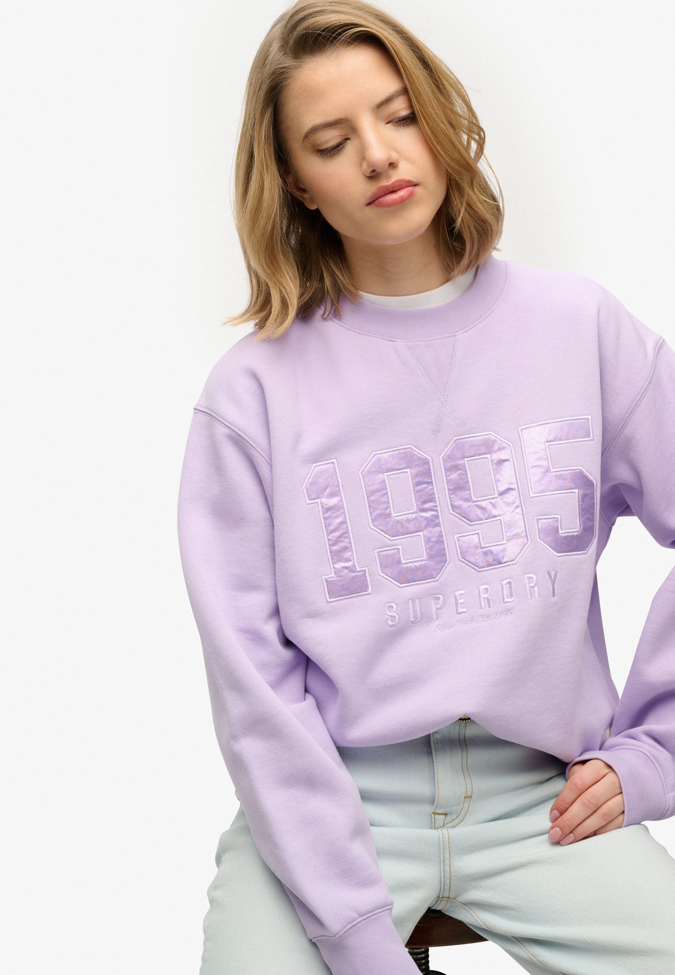 Superdry Sweatshirt VARSITY SATIN APPLIQUE CREW aus Baumwollmischung, Relaxed Fit, mit Print