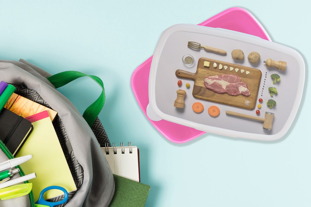 Kunststoff, Gegrilltes Kunststoff Mädchen, MuchoWow Schneidebrett, Brotbox Rindfleisch für Snackbox, Brotdose Lunchbox auf rosa Kinder, (2-tlg), Erwachsene, einem