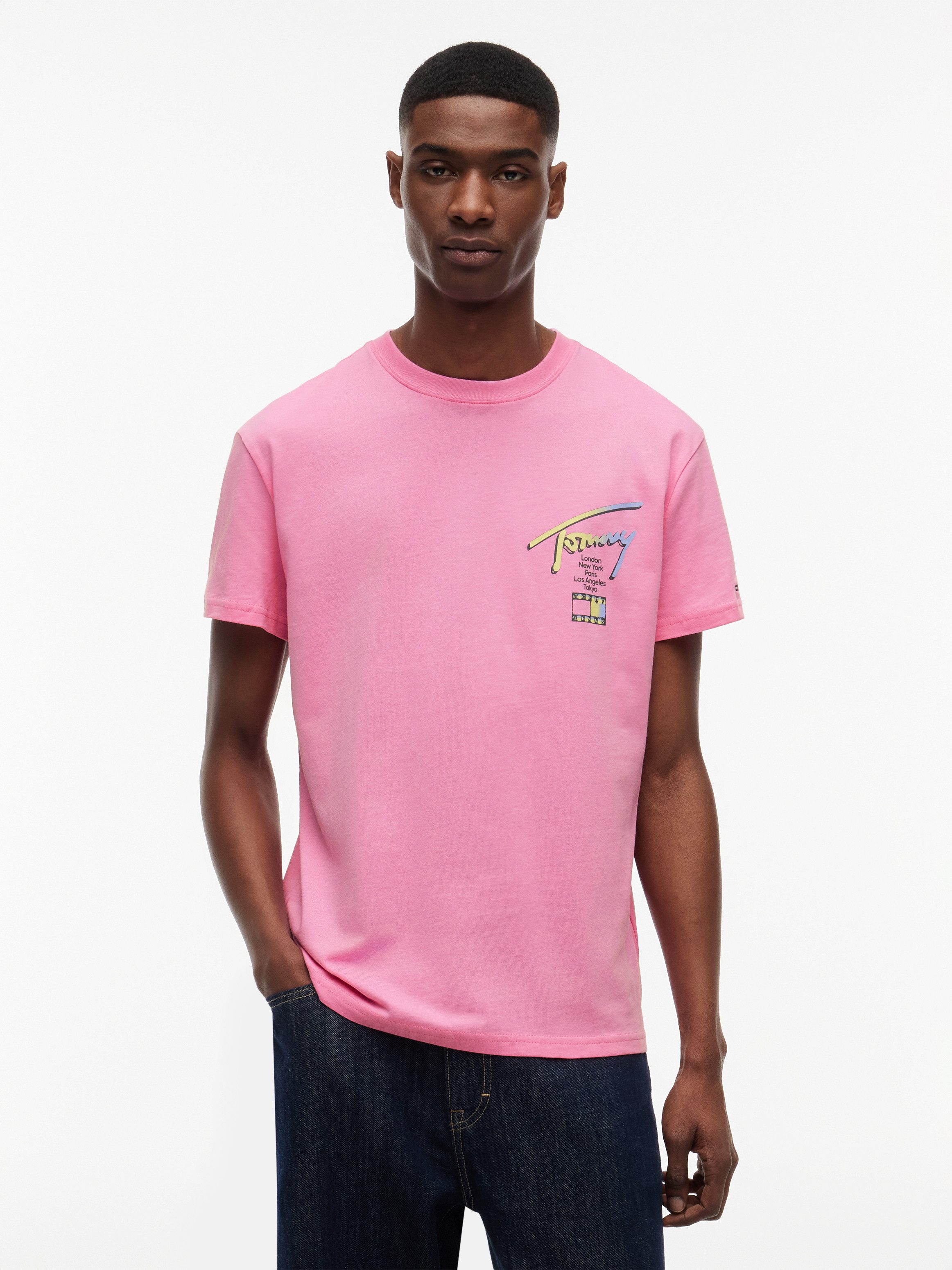 Tommy Jeans T-Shirt TJM REGULAR CITY SIGNATURE mit Tommy-Signatur-Logo auf dem Rücken