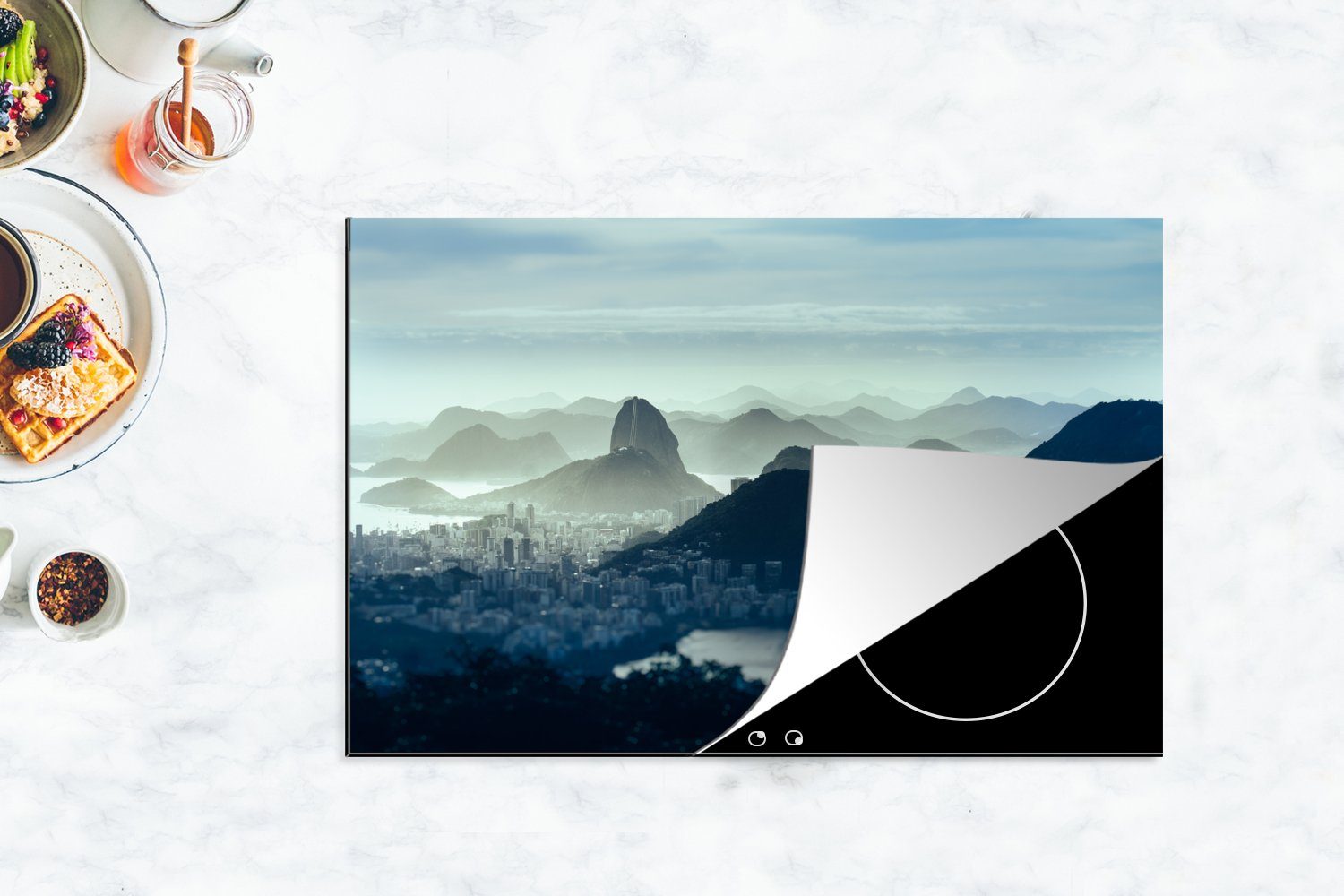 Herdblende-/Abdeckplatte Induktionskochfeld Janeiro tlg), - 81x52 Vinyl, - de Schutz Berge, MuchoWow die für cm, Brasilien Ceranfeldabdeckung küche, Rio (1