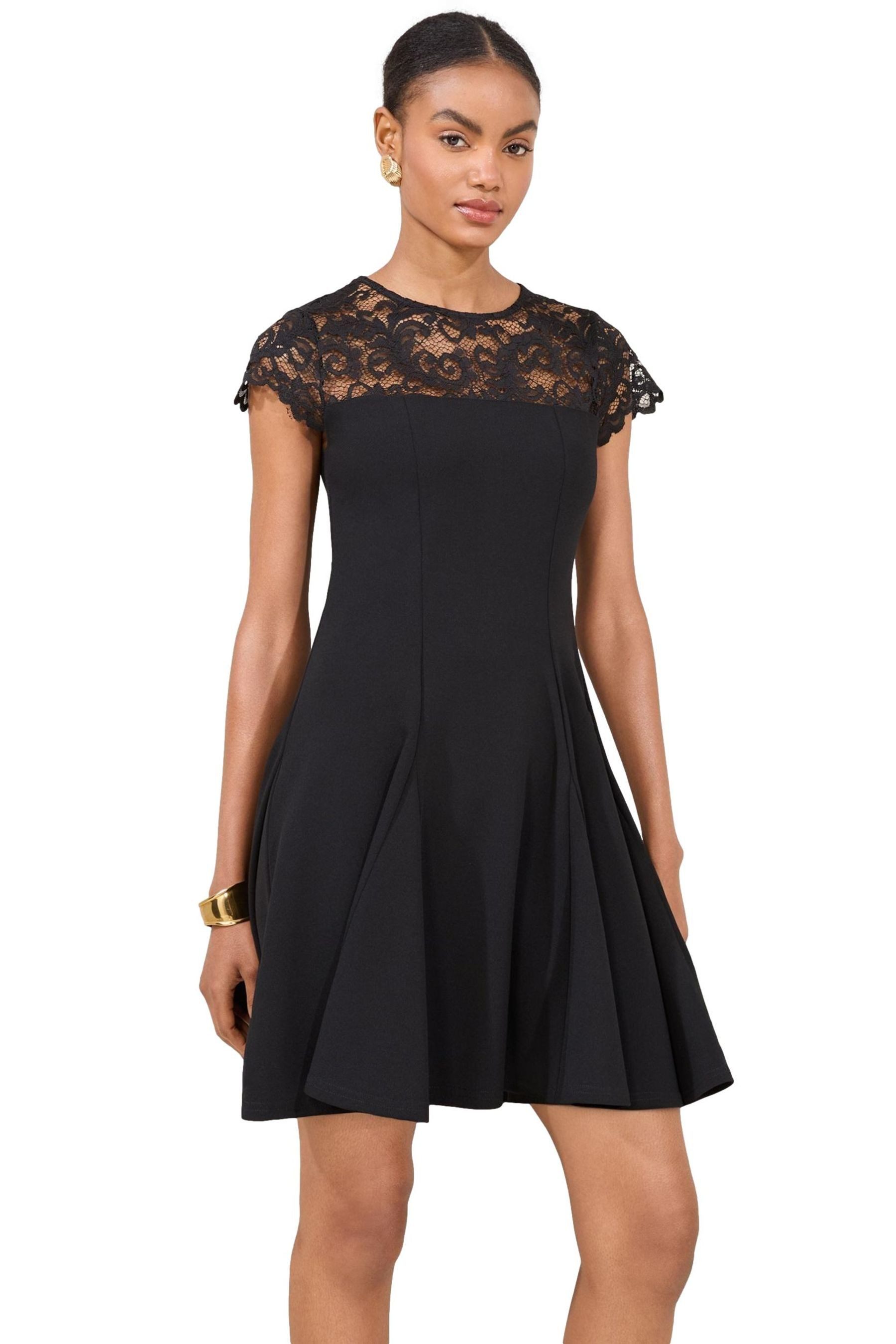 LIPSY Minikleid Lipsy Skater-Minikleid mit Spitze, Petite (1-tlg) günstig online kaufen