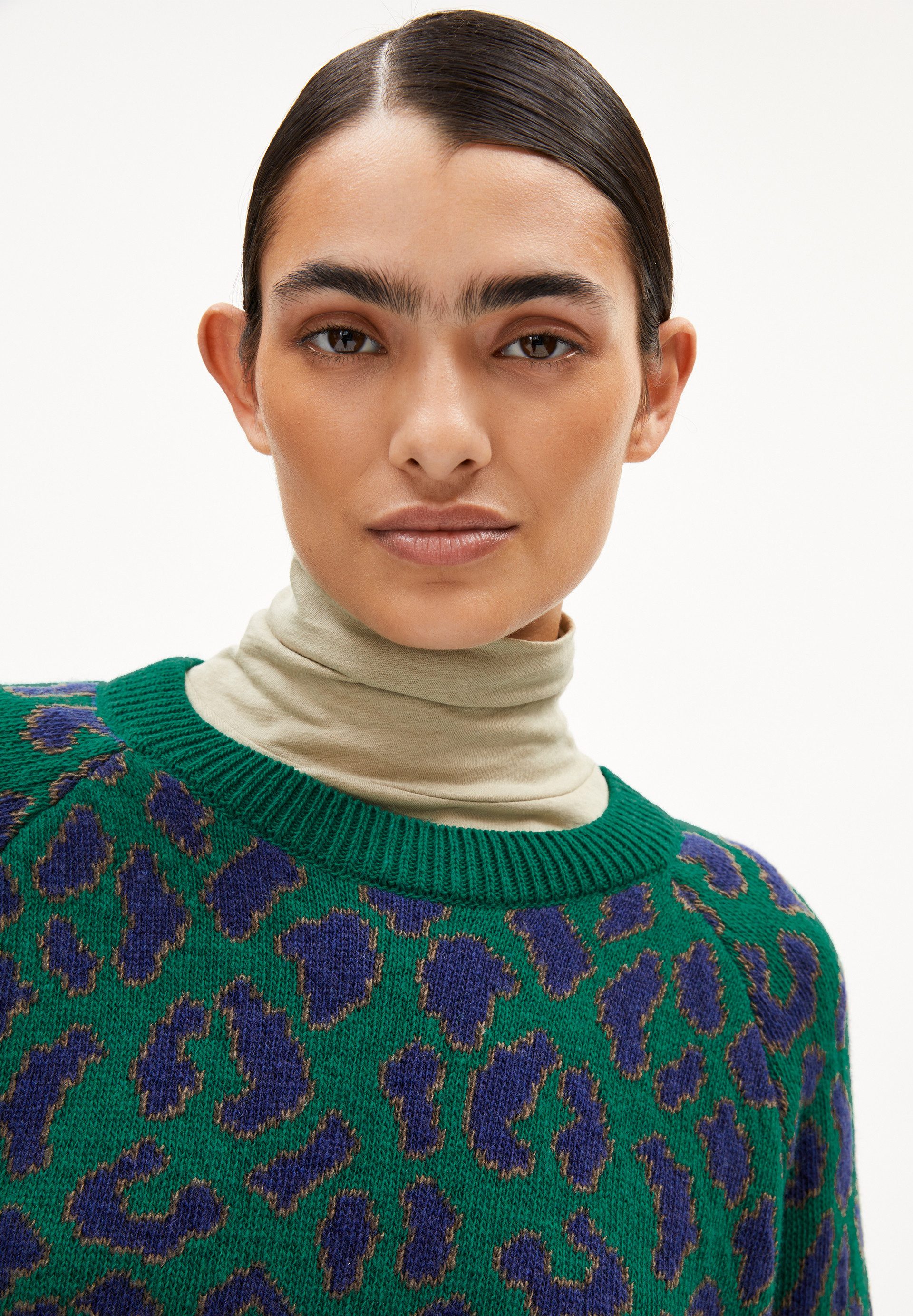 Armedangels Strickpullover DILIRIAA LEOPAA Pullover aus recyclem Bio-Woll Mix Loose Fit