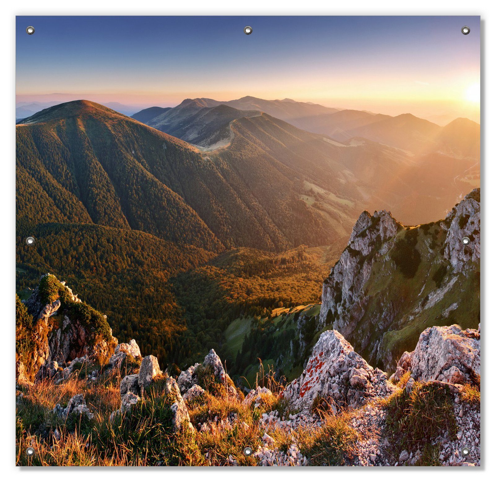 Sonnenschutz Berglandschaft mit Sonnenuntergang in der Slowakei, Wallario, blickdicht, mit Saugnäpfen, wiederablösbar und wiederverwendbar