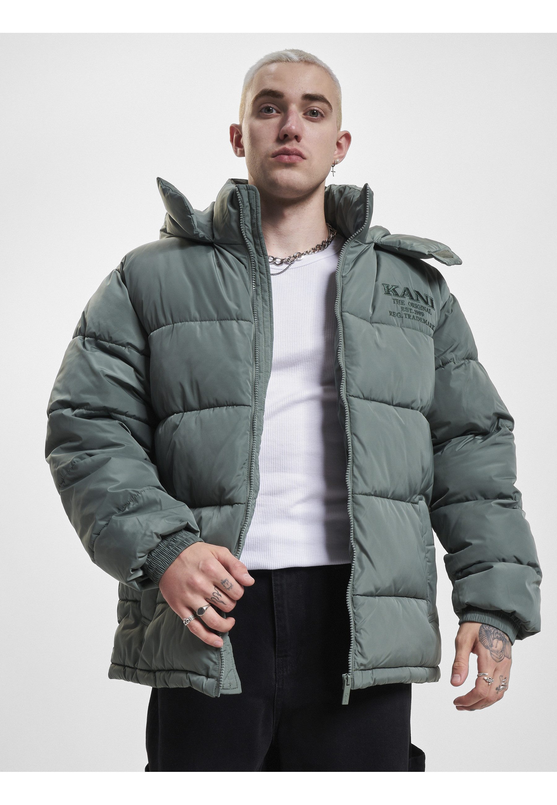 Karl Kani Winterjacke Karl Kani Damen KM233-058-1 KK Retro Hooded Puffer Jacket (1-St)