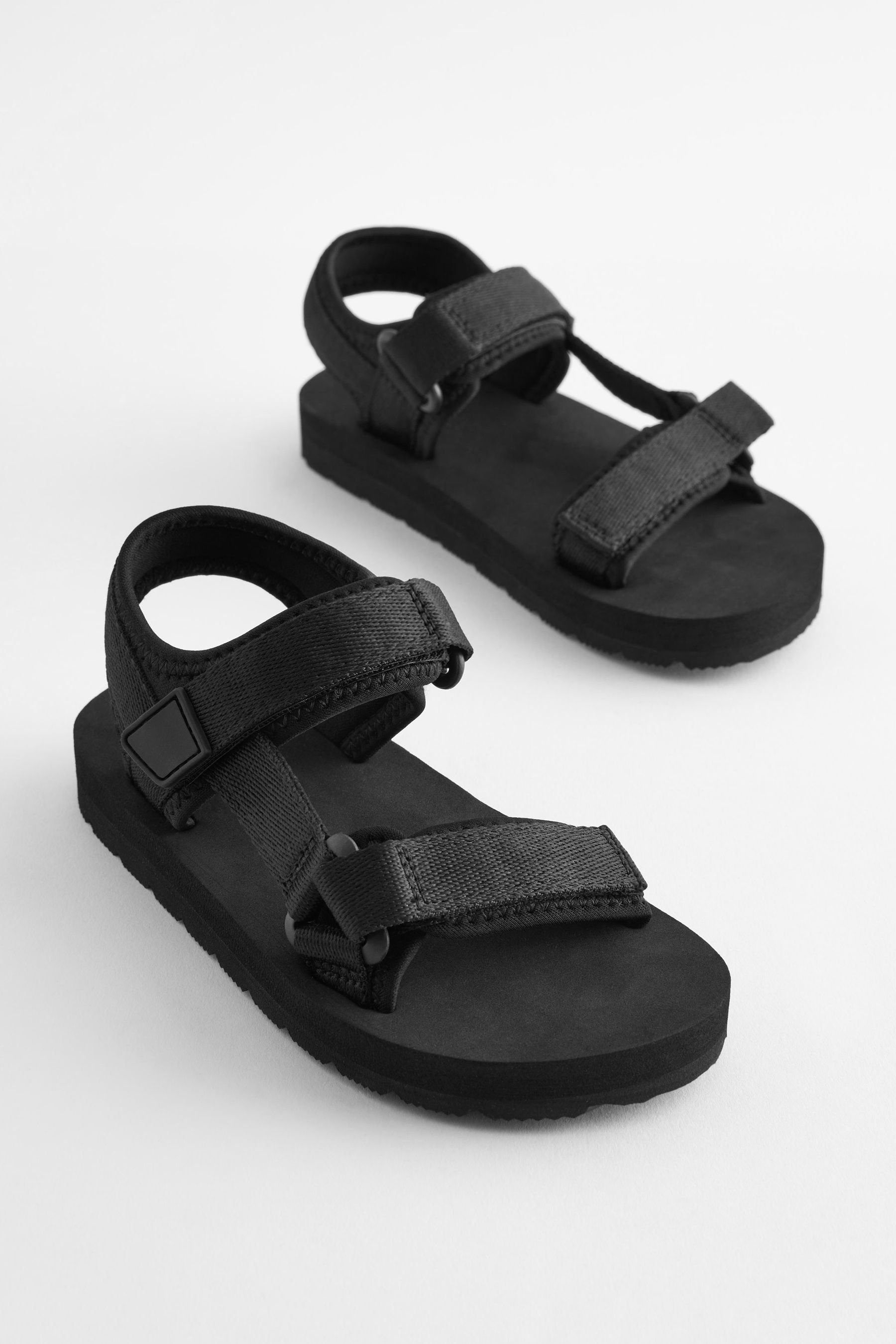 Next Trekking-Sandalen mit Klettriemen Sandale (1-tlg)