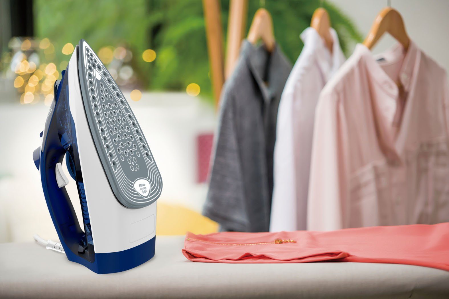 Tefal Dampfbügeleisen Express Steam FV2838, 2400 W, Keramik-Bügelsohle, 2400 W, 180 g/Min. Dampfstoß, Tropfstopp, 270 ml Fassungsvermögen, blau – Bild 5 von 5