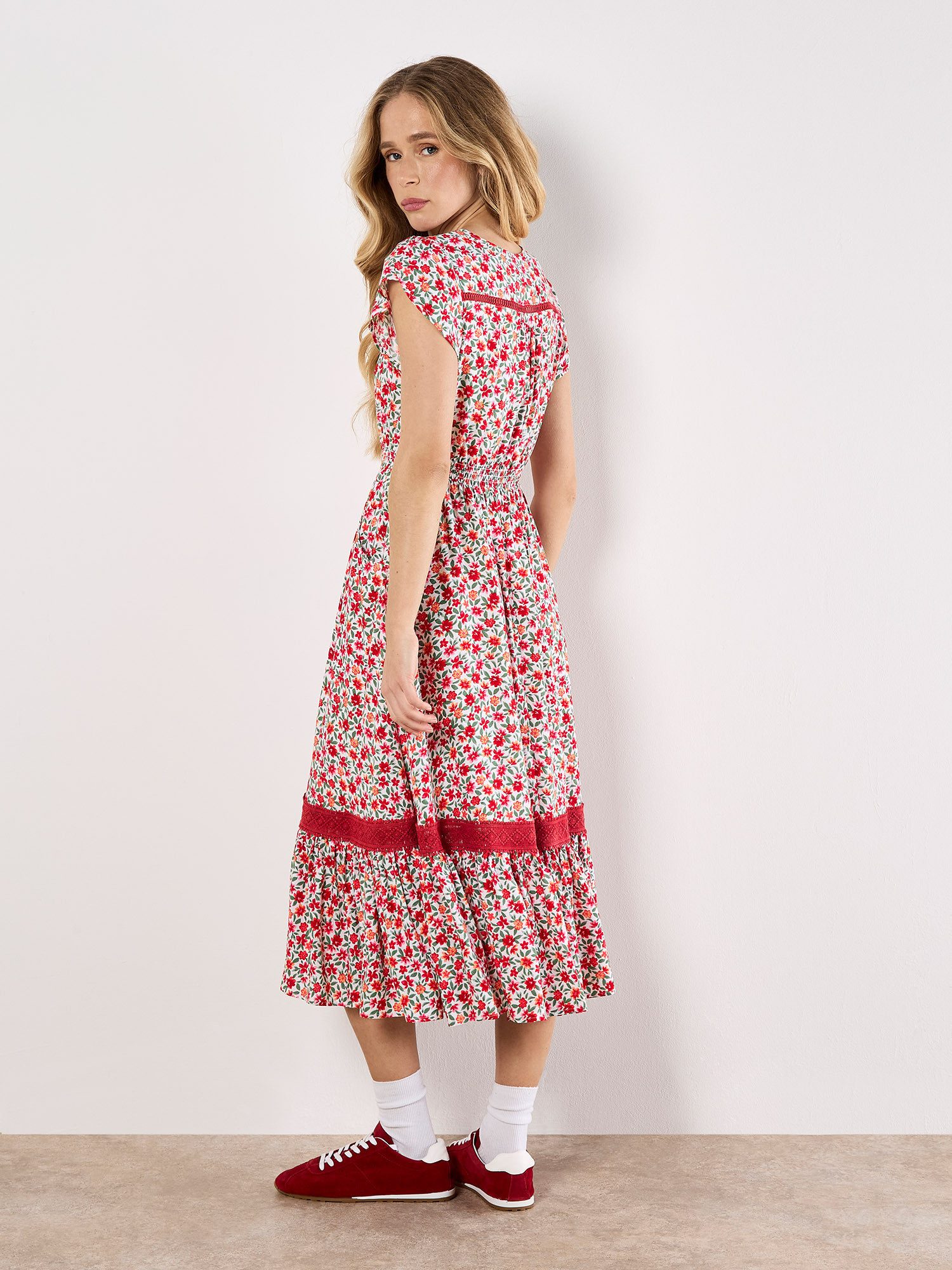 Apricot Druckkleid Ditsy Midikleid . mit Volant und Spitze