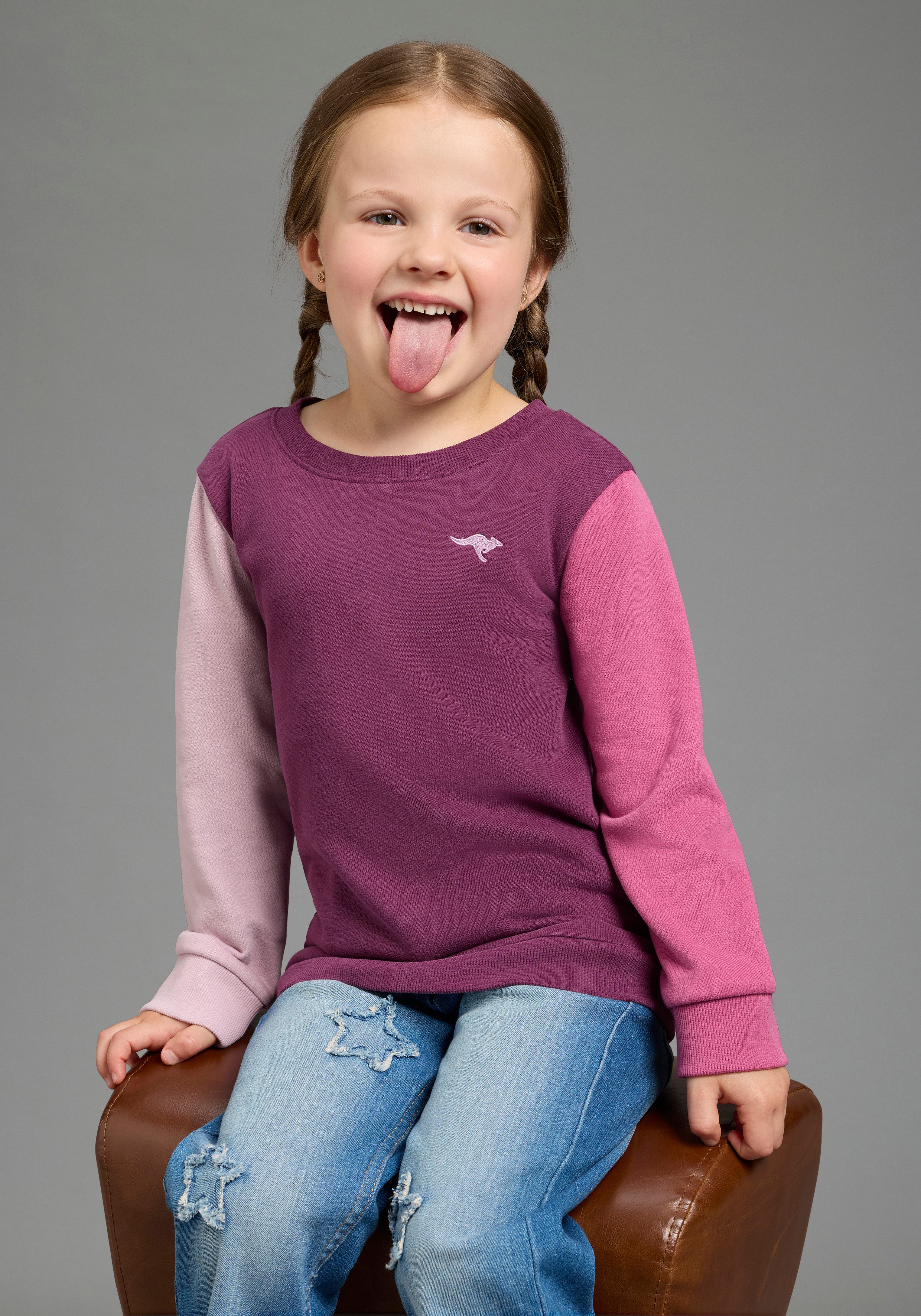 KangaROOS Sweatshirt Sweatshirt Colorblocking mit Rundhalsausschnitt, mit Rippbündchen an Ärmeln. € 34,99, (€ 34,99 pro 1 Stk).