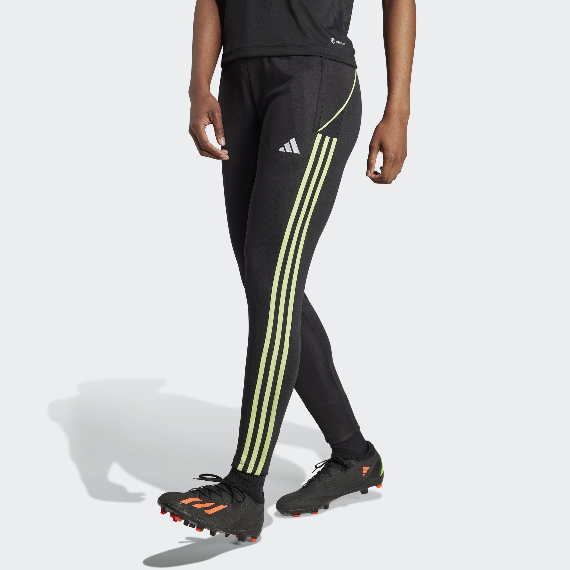 adidas Performance Leichtathletik-Hose TIRO 23 LEAGUE TRAININGSHOSE, Dieses  Model ist 180 cm groß und trägt Größe