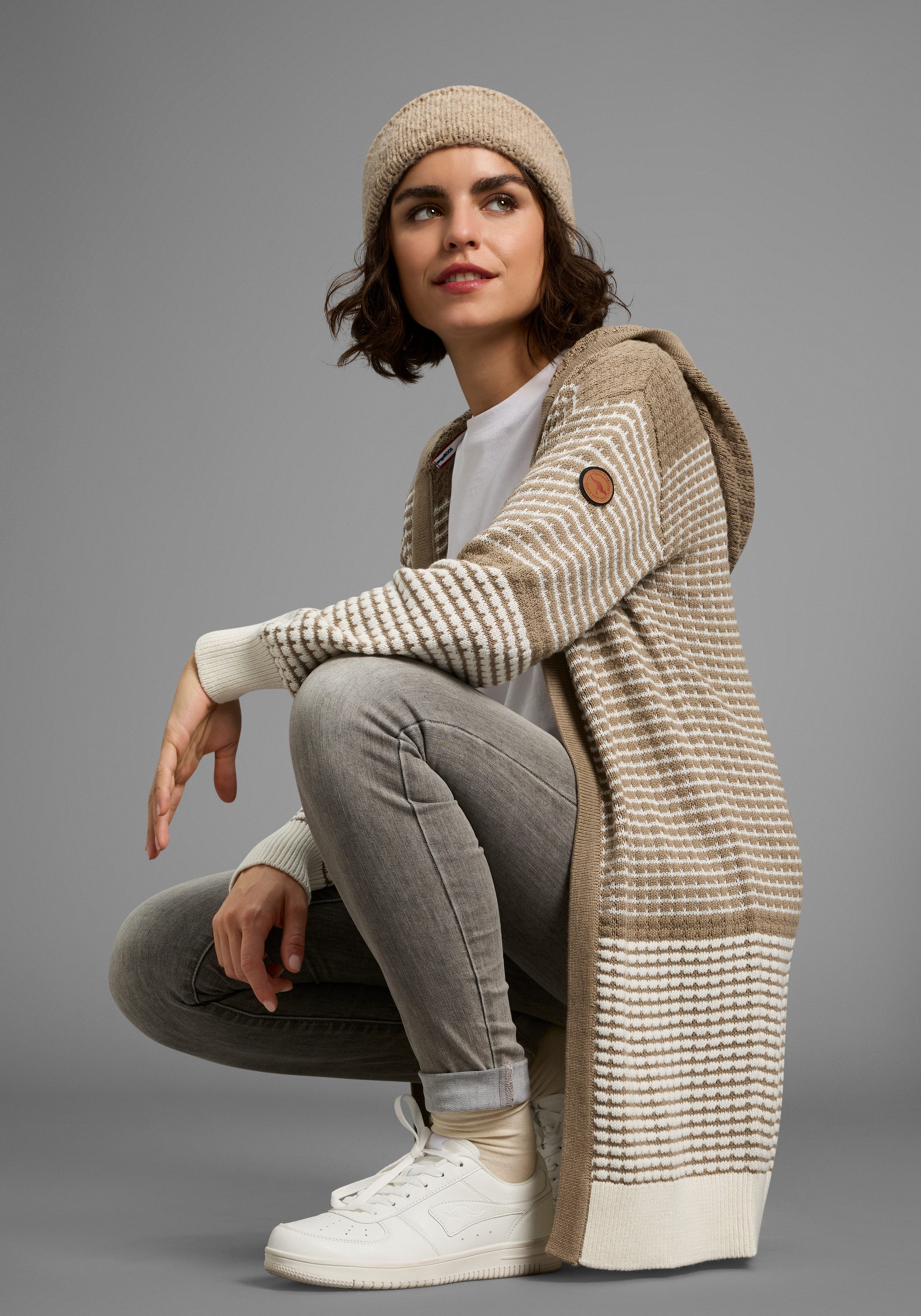 KangaROOS Kapuzenstrickjacke mit angesagtem Strickmuster günstig online kaufen