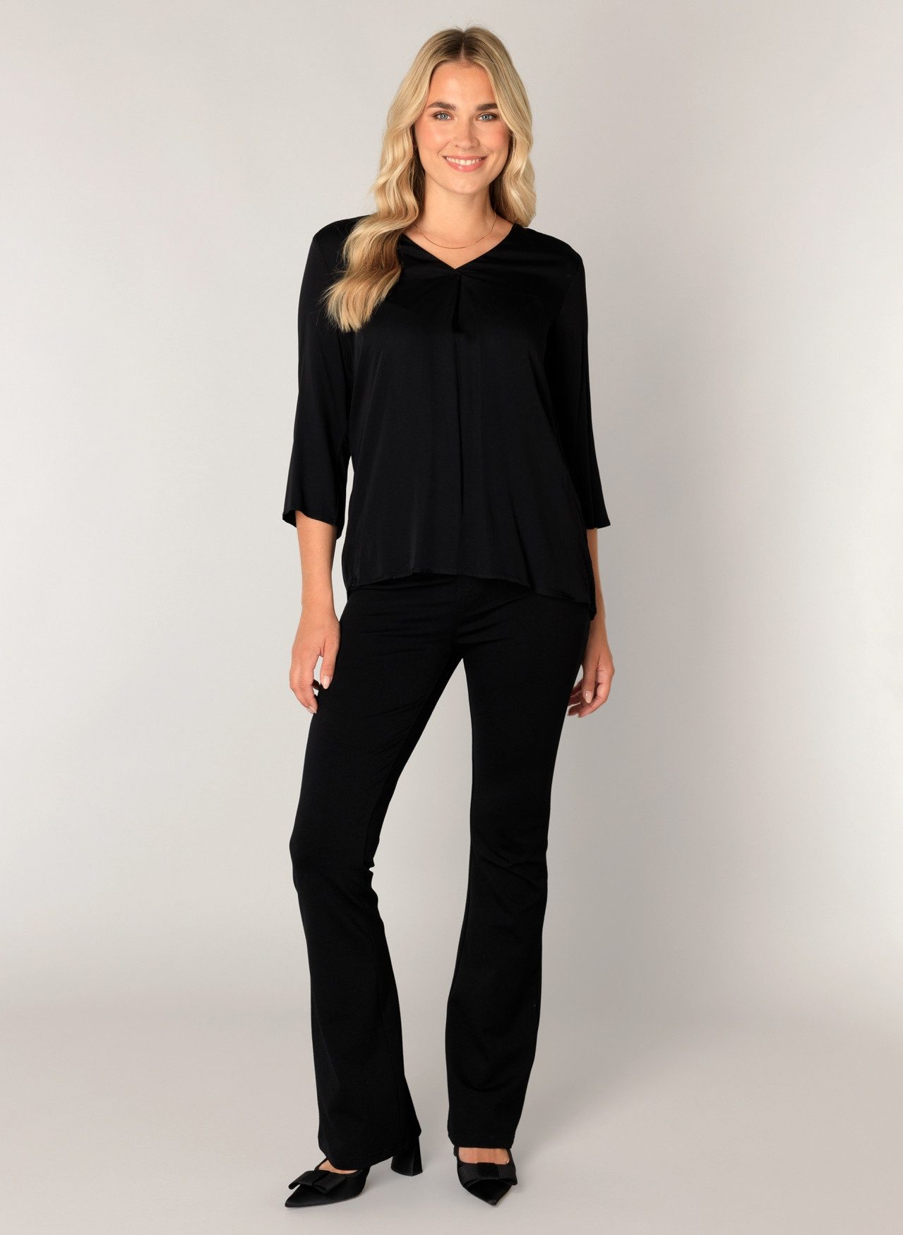 Base Level Shirtbluse mit V-Ausschnitt