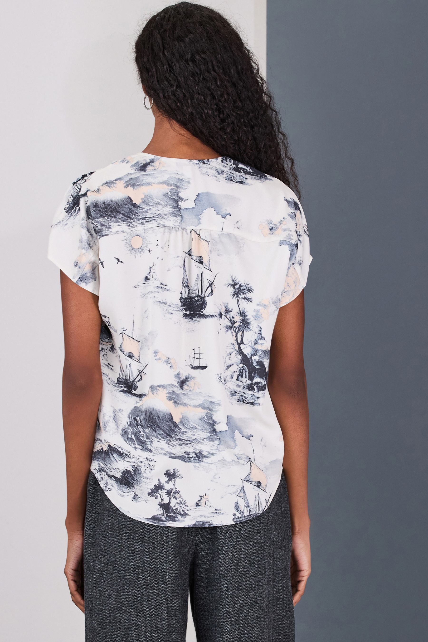 Next Kurzarmbluse Kurzärmelige Bluse mit V-Ausschnitt (1-tlg) günstig online kaufen