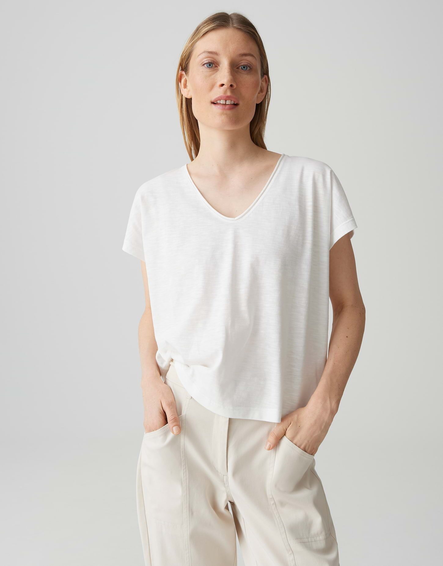 OPUS Kurzarmshirt Sidanki aus weichem Jersey mit dezenter Struktur Der überschnittene Arm sorgt für eine relaxte Silhouette