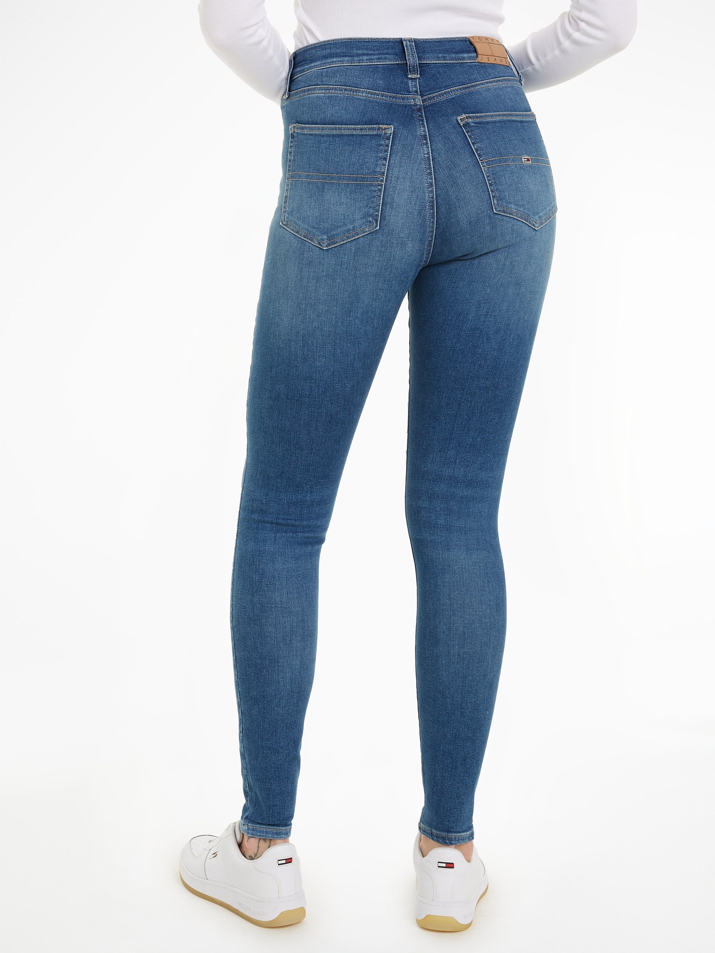 Tommy Jeans Bequeme Jeans Sylvia Denim mit Medium2 Ledermarkenlabel