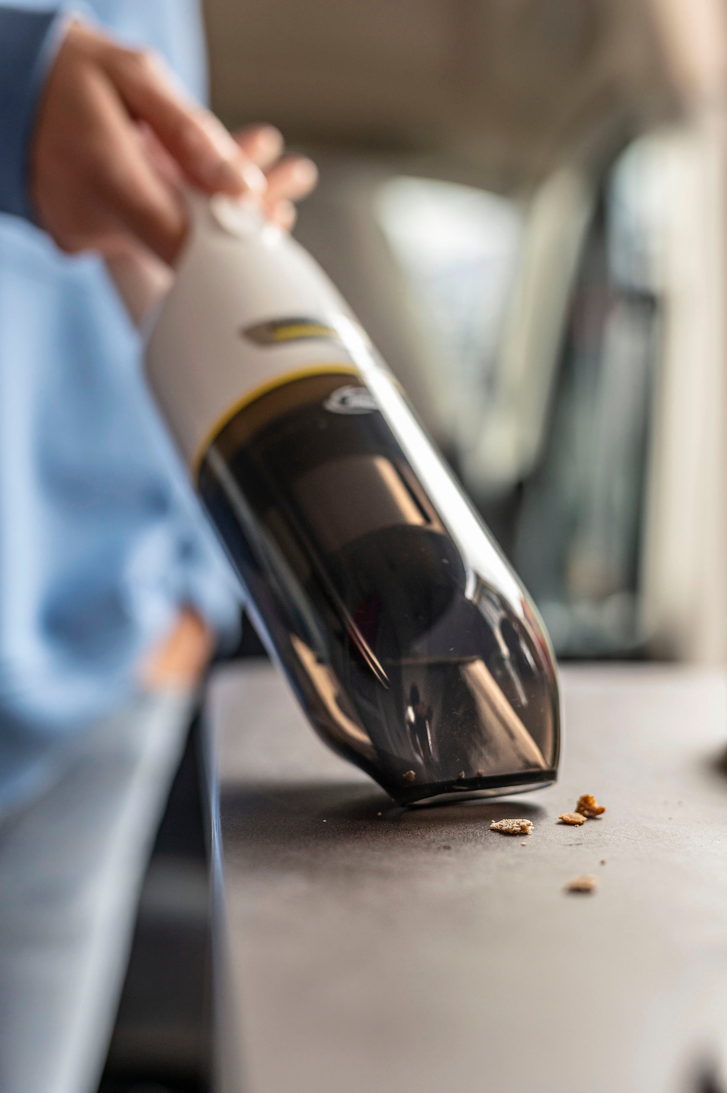 KÄRCHER Akku-Handstaubsauger CVH 3 PLUS, 70 W, beutellos, kompakter und leichter Krümelsauger mit 2-in-1-Fugendüse