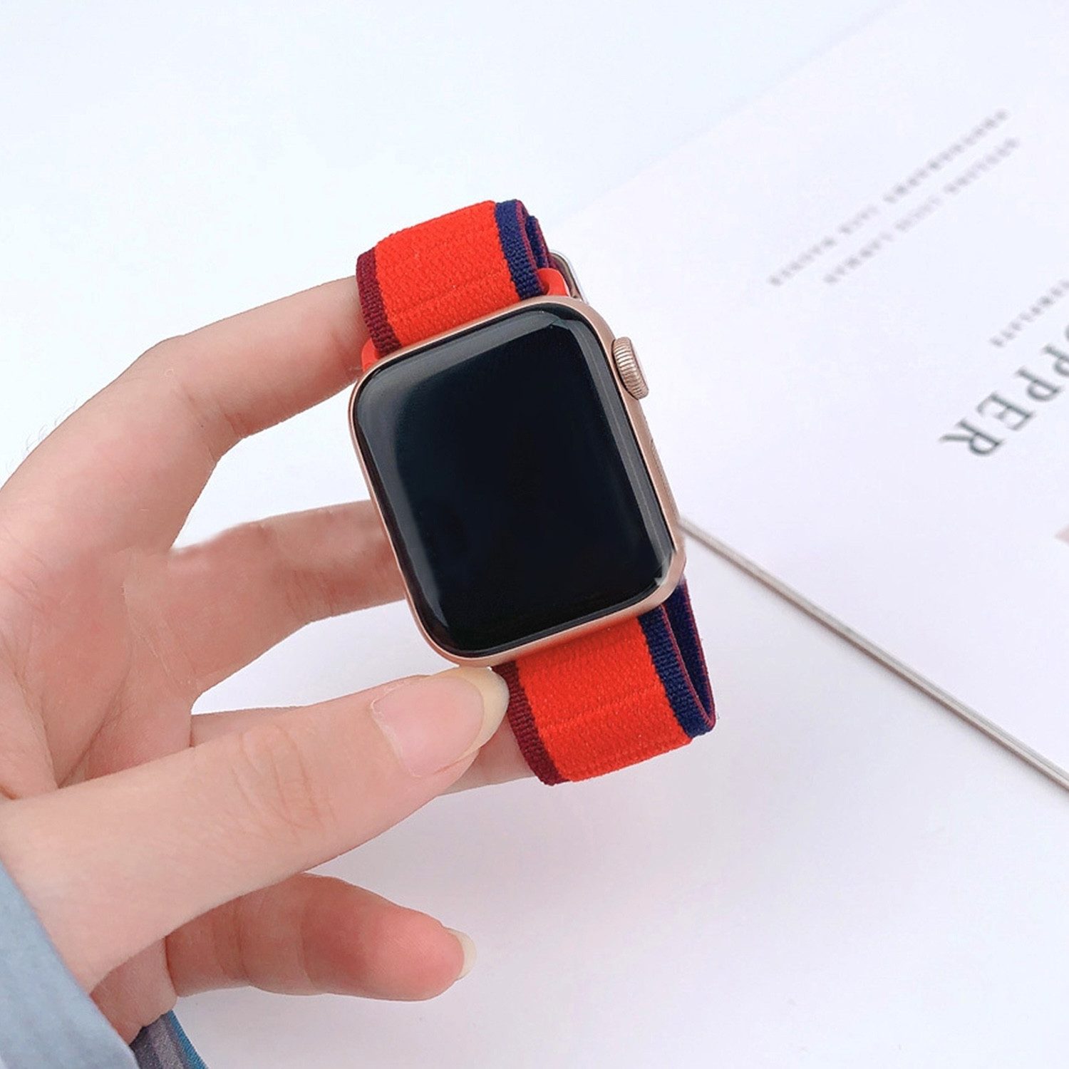 Wigento Smartwatch-Armband Für Apple Watch Series 11 10 46mm / 9 8 7 45 / 6 SE 5 44mm Armband Rot, Elastisches Nylonarmband mit Schnalle