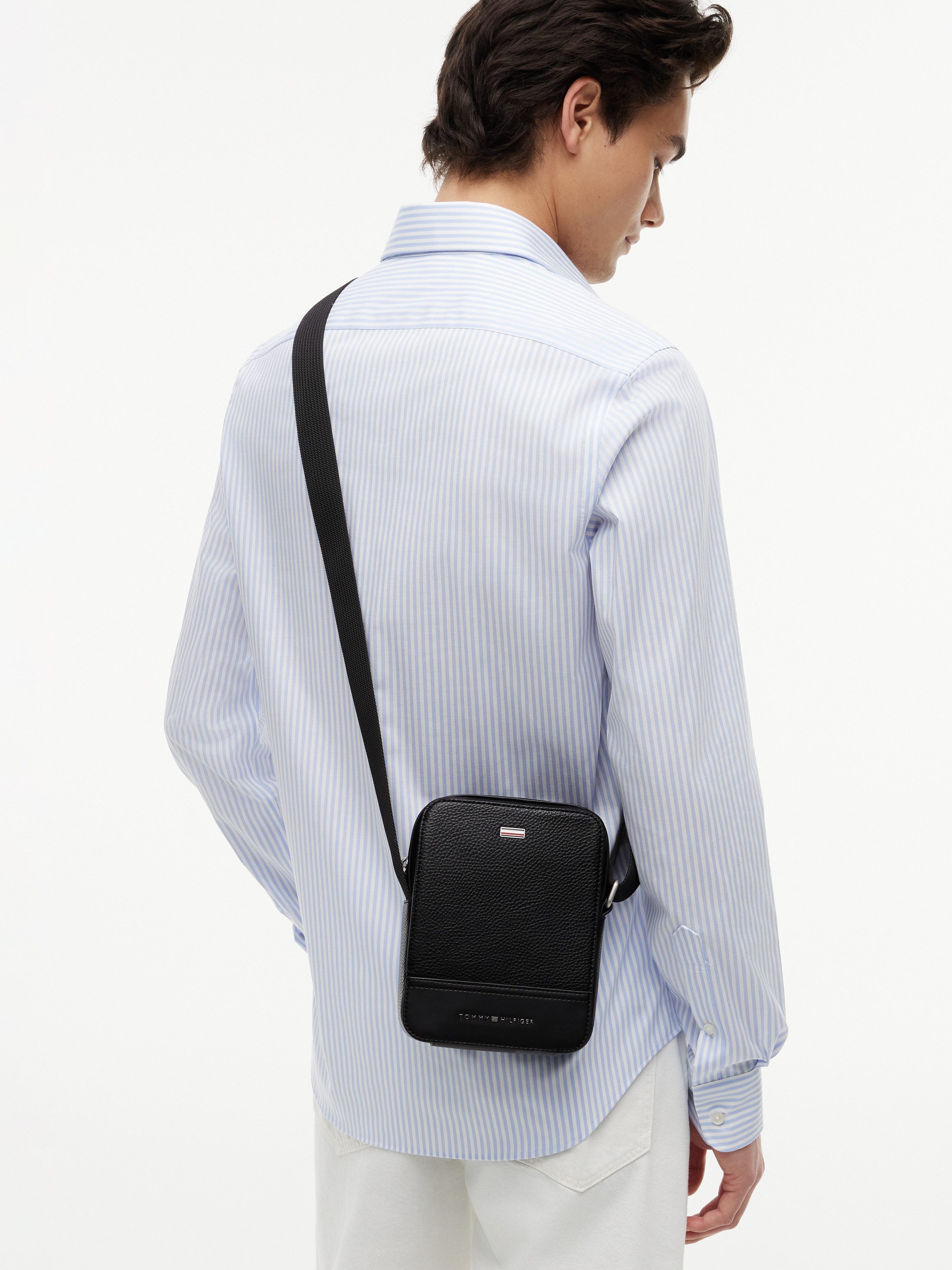 Tommy Hilfiger Umhängetasche TH CENTRAL MINI REPORTER, Herren Schultertasche mit Logoschriftzug und Logoflagge