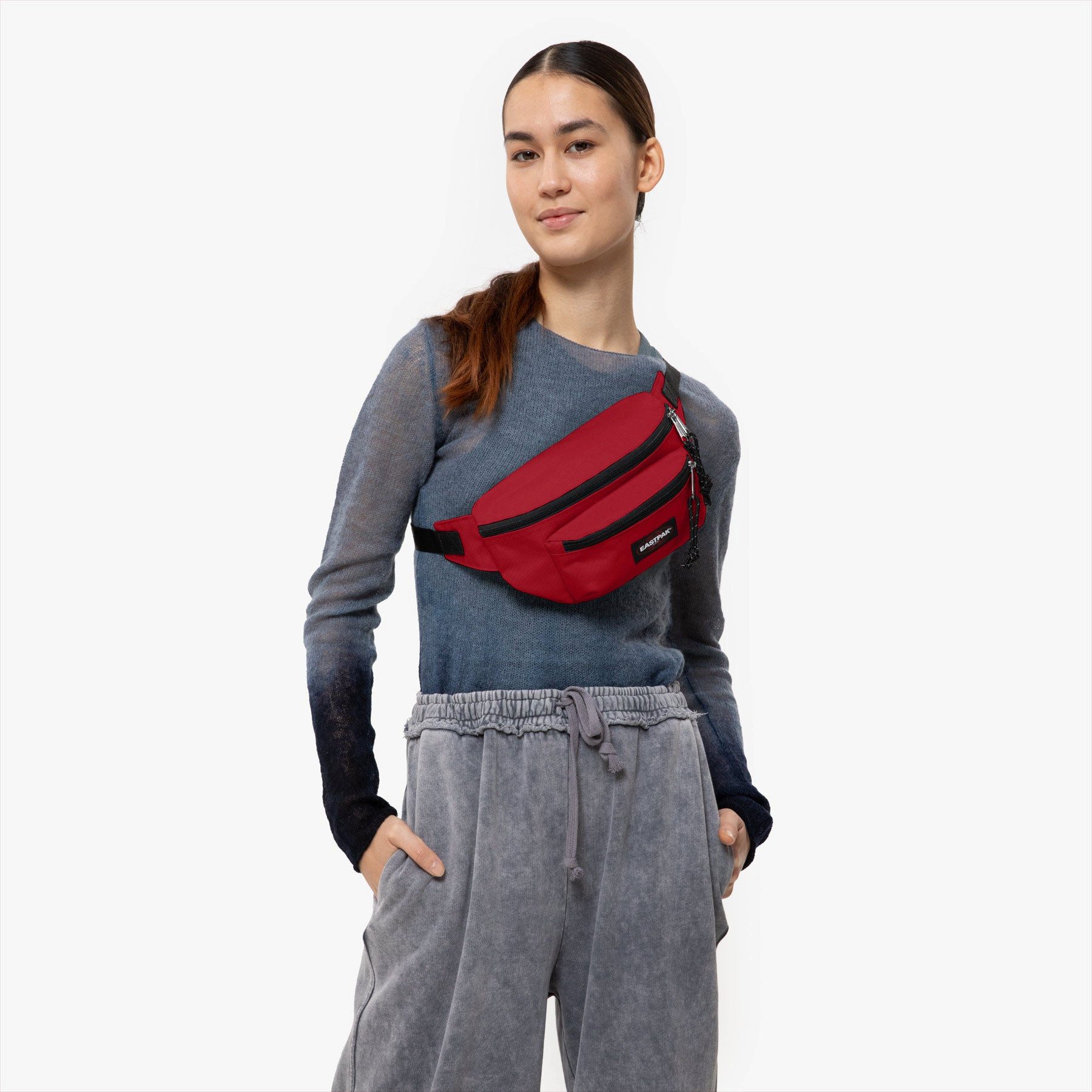 Eastpak Bauchtasche DOGGY BAG, Gürteltasche, Minibag mit Logo-Aufnäher