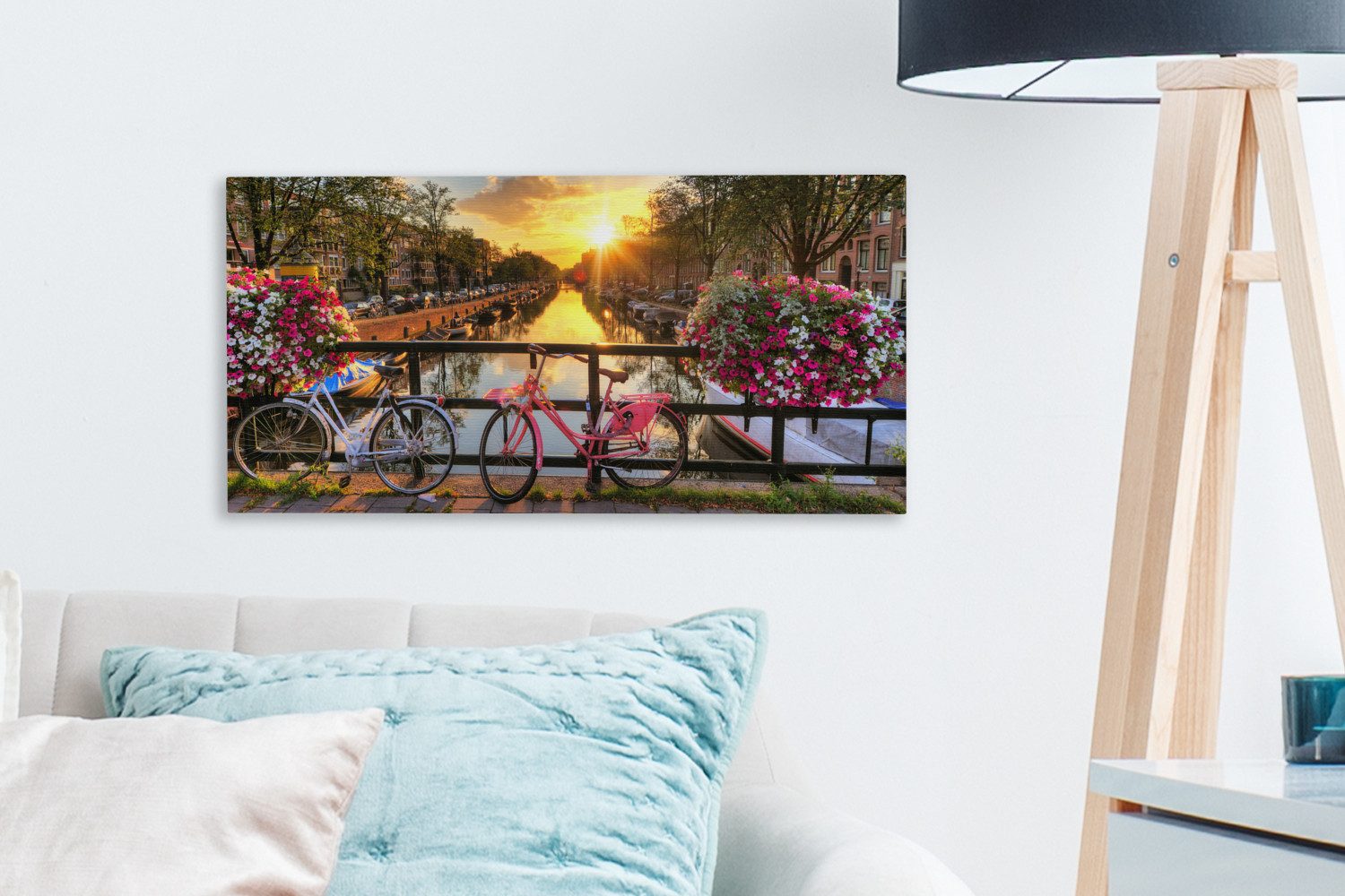 OneMillionCanvasses® Leinwandbild Panorama Amsterdam - Blumen - Brücke - Fahrrad - Sonnenuntergang, Fotodruck (1 St), Wandbild, Deko Schlafzimmer Wohnzimmer Flur 40x20 cm