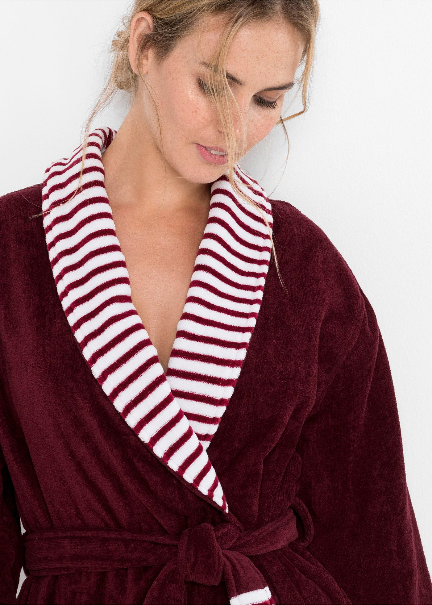 bonprix Bademantel, aus weichem Frottee-Material, aus Baumwolle, bequeme Passform