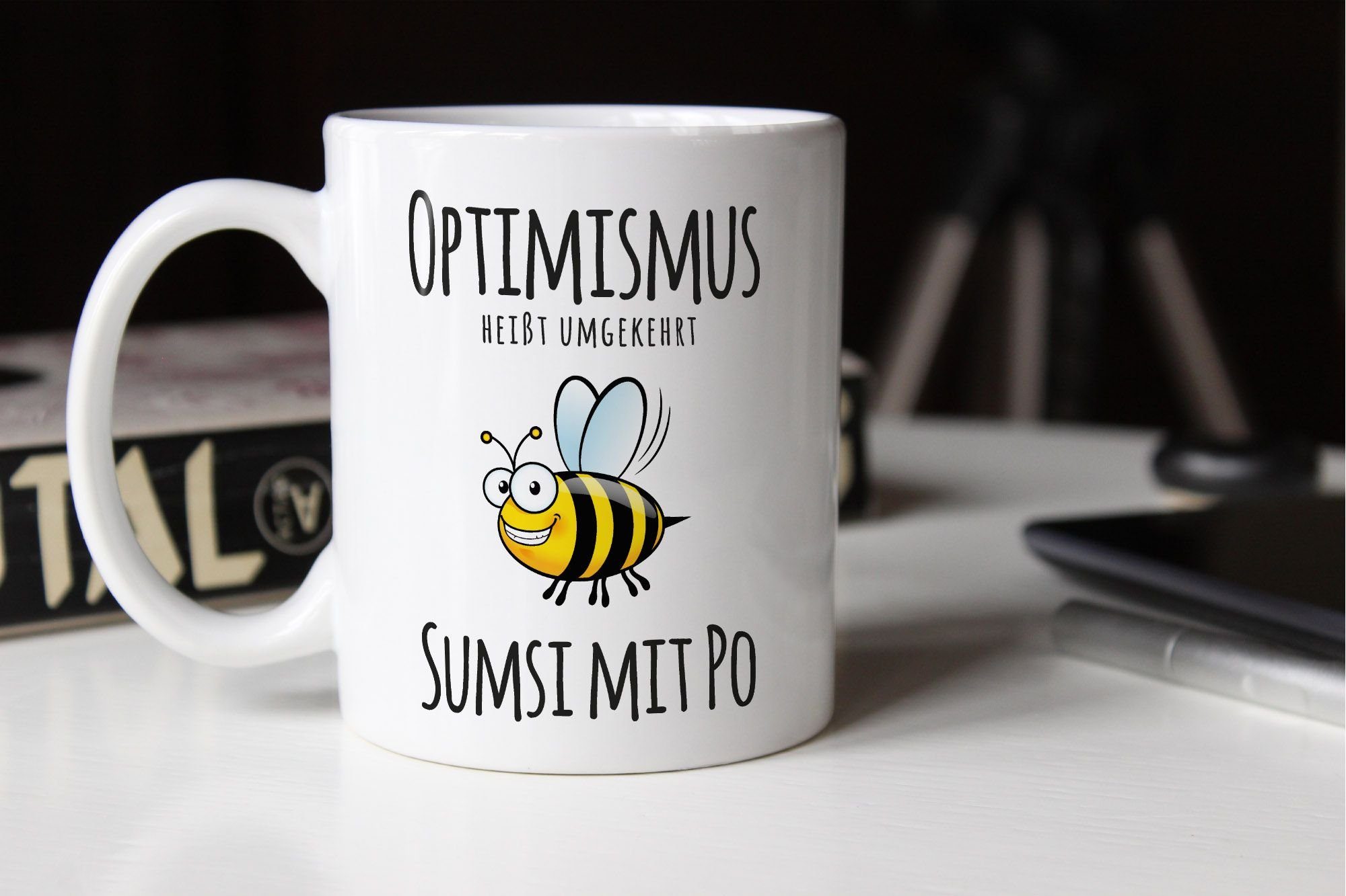 MoonWorks Tasse Kaffee-Tasse Spruch Optimismus heisst umgekehrt Sumsi mit Po Bürotasse Motiv Biene MoonWorks®, Keramik