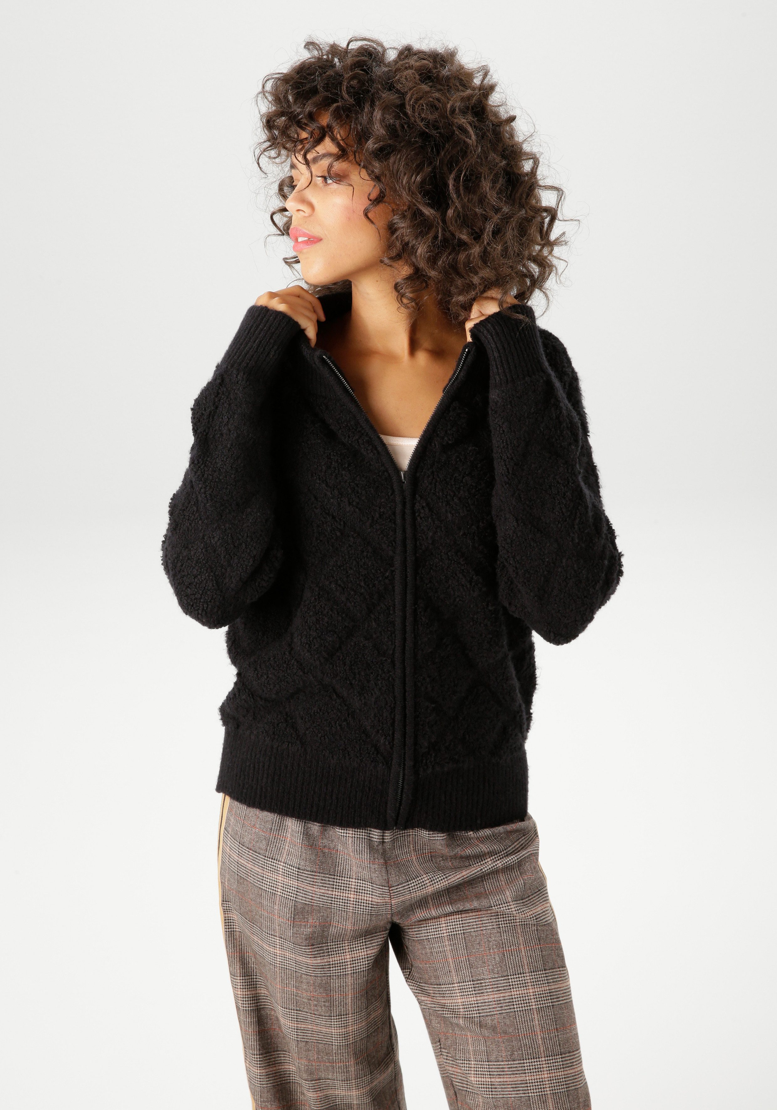 Aniston CASUAL Strickjacke mit dezentem Rauten-Muster günstig online kaufen