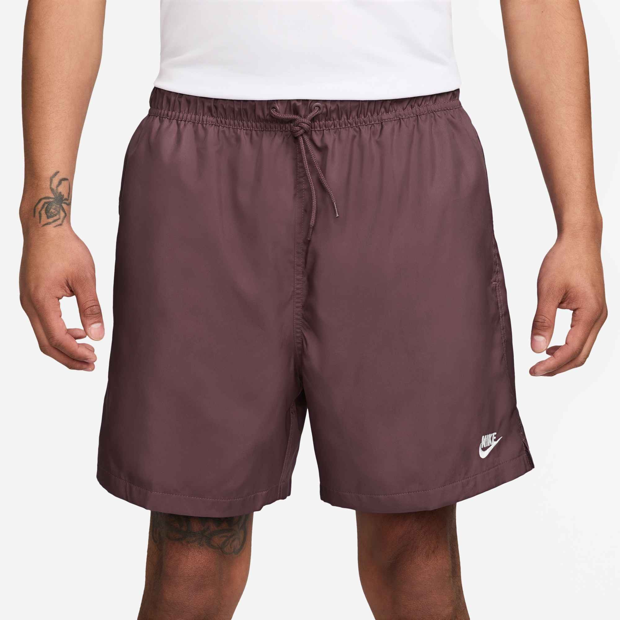 Nike Sportswear Shorts M NK CLUB FLOW SHORT mit Eingrifftaschen und Gesäßtasche, schnell trocknend, pflegeleicht