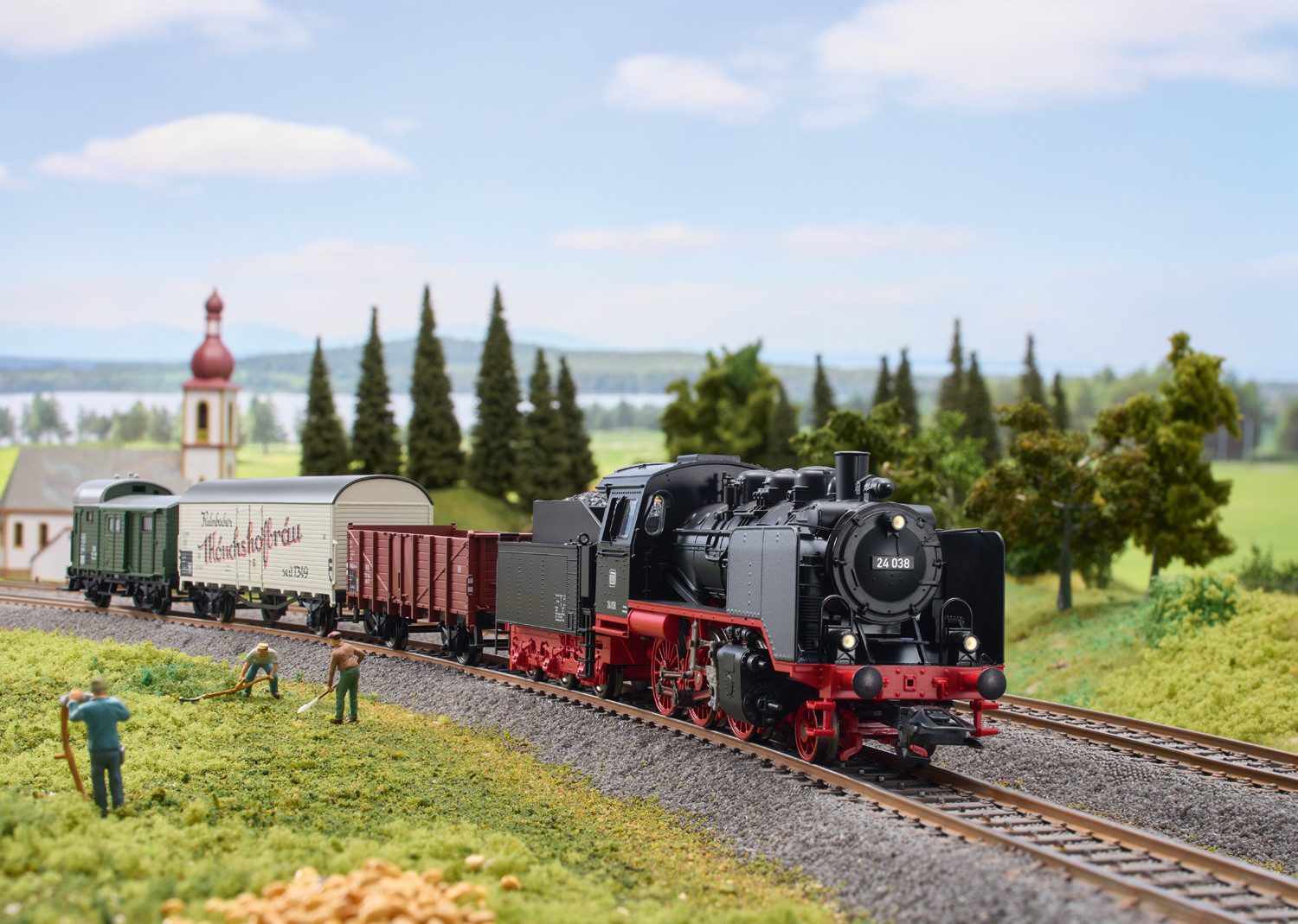 Märklin Modelleisenbahn-Set Digital-Startpackung "Nahgüterzug mit BR 24" - 29249, Spur H0, Made in Germany