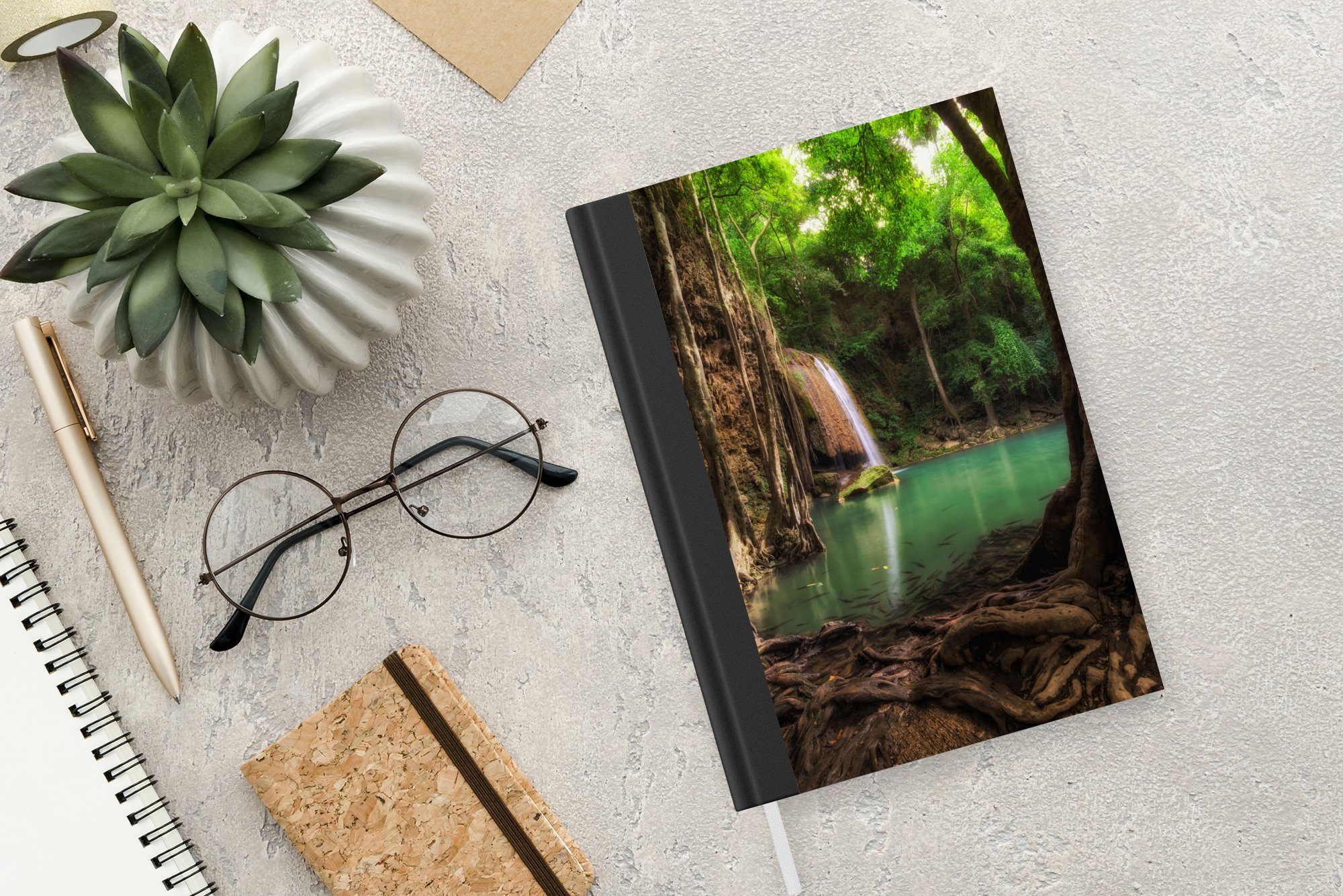 MuchoWow Notizbuch Dunkle im Wasserfall thailändischen, rund Seiten, den um Tagebuch, A5, Haushaltsbuch Journal, Merkzettel, Farben 98 Notizheft