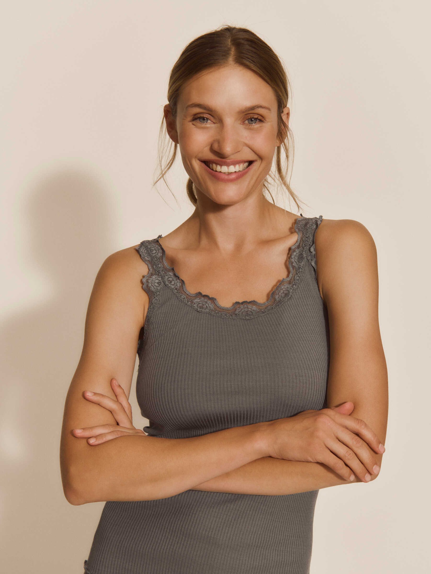 rosemunde Spitzentop Babette Silk Top mit Seide Vintage-Spitzenbesatz, mit Rundhalsausschnitt, hoher Seidenanteil