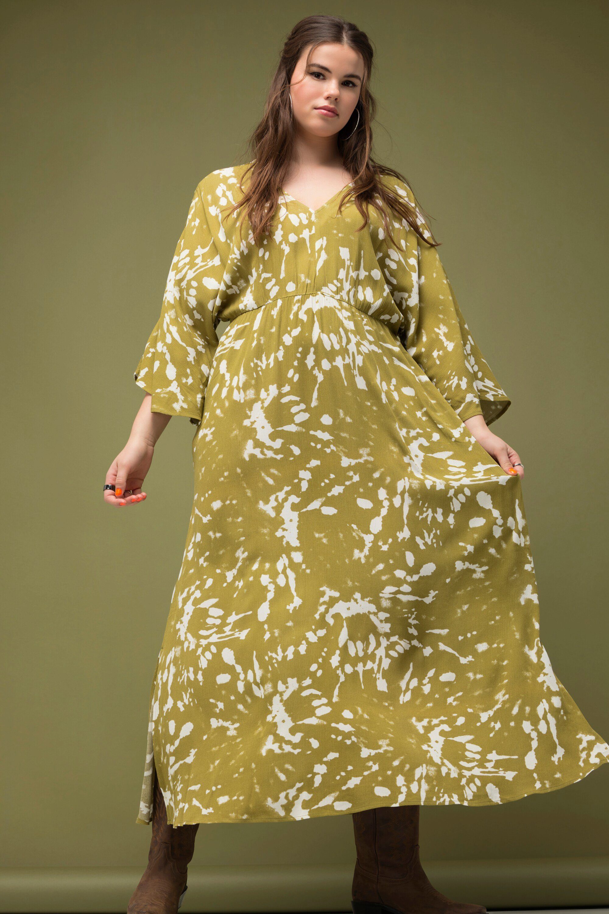 Studio Untold Maxikleid Maxikleid A-Line Batikprint V-Ausschnitt