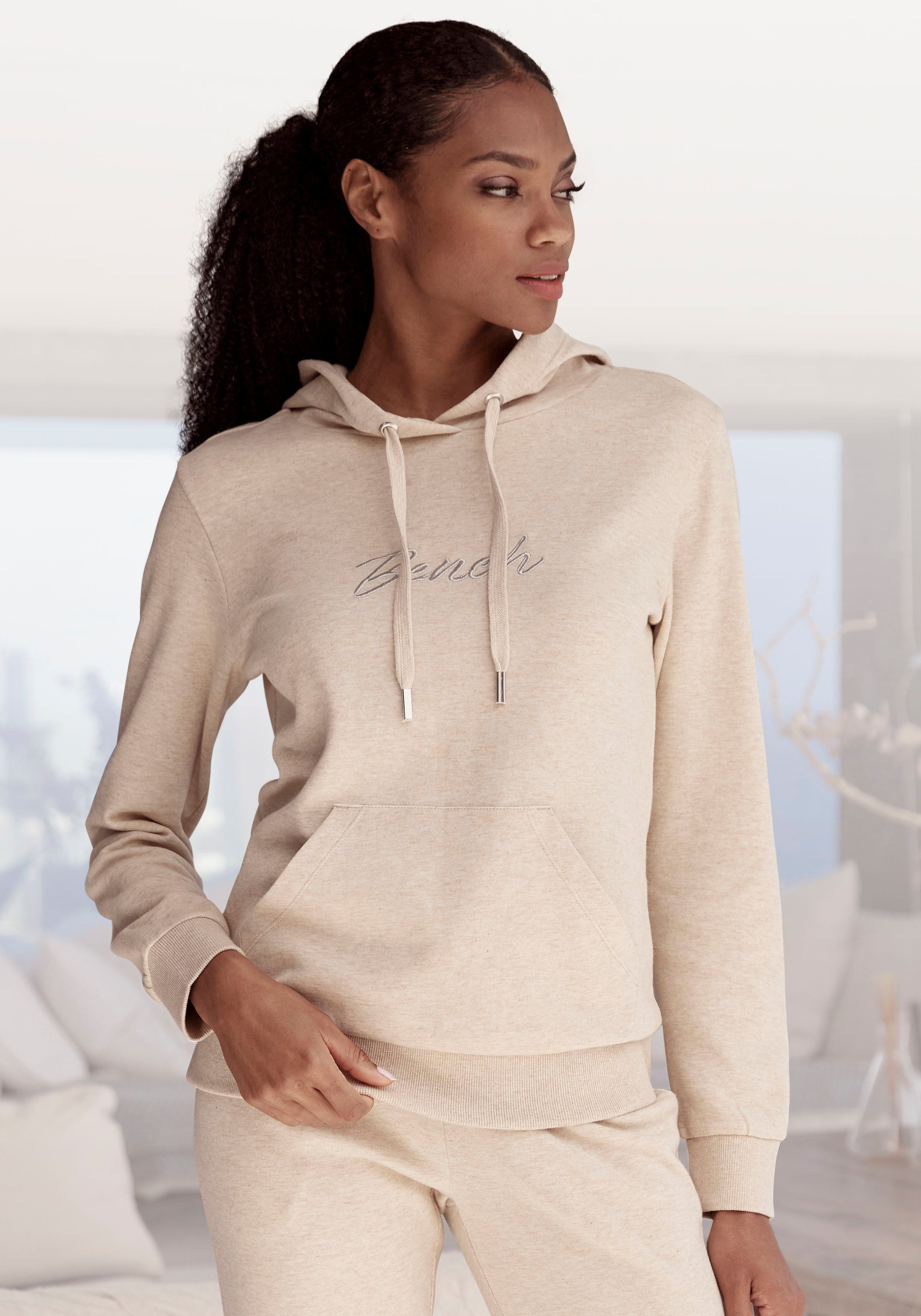 Bench. Loungewear Kapuzensweatshirt -Lounge Hoodie- mit glänzender Logostickerei, Loungewear, Loungeanzug