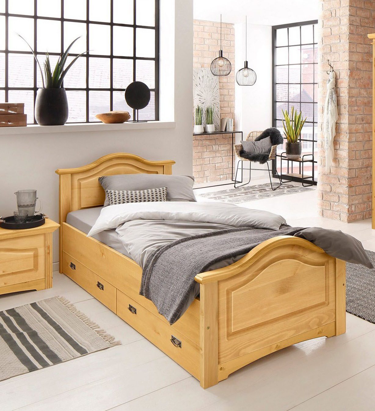 OTTO home Massivholzbett Konrad, Stauraumbett, Messinggriffe, rustikaler Landhausstil, mit FSC®-zertifiziertem Massivholz, Liegehöhe 40 cm