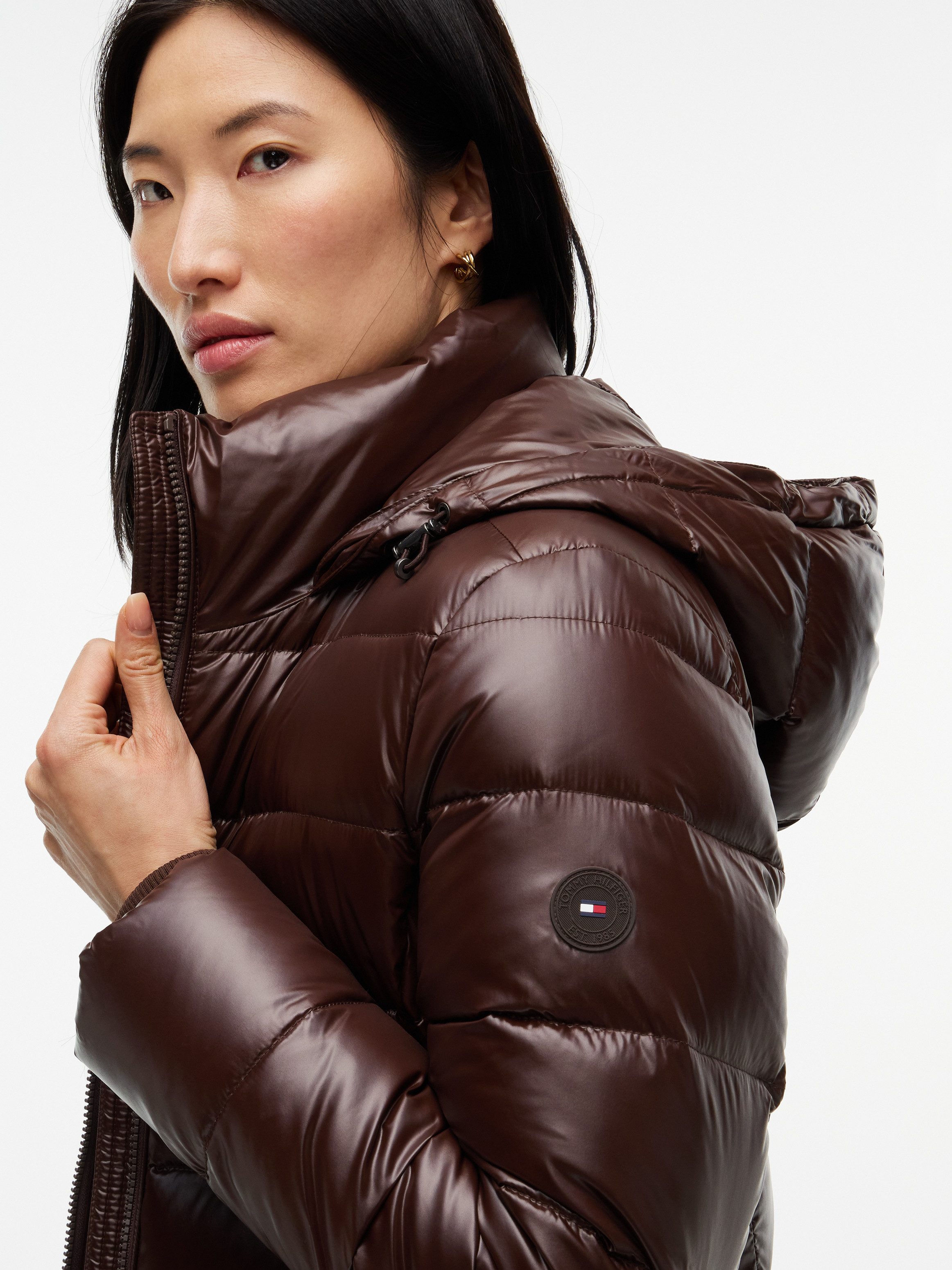 Tommy Hilfiger Steppjacke GLOSS DOWN FITTED JACKET Kunstfaser, in leicht glänzender Optik