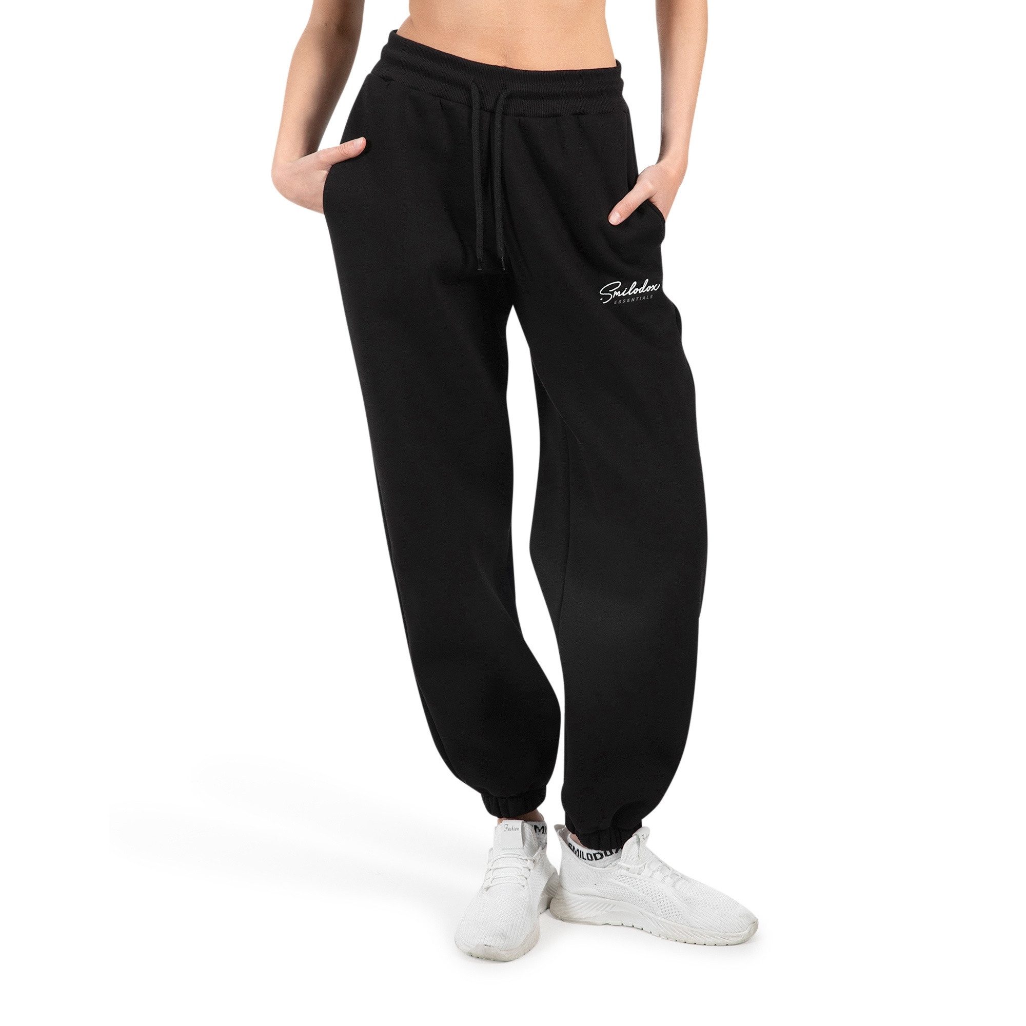 Smilodox Jogginghose Enara, Regular Fit Sweathose mit Seitentaschen, Elastischer Bund mit Tunnelzug Dezentes Stick-Logo Bequeme Freizeithose Sport Freizeit