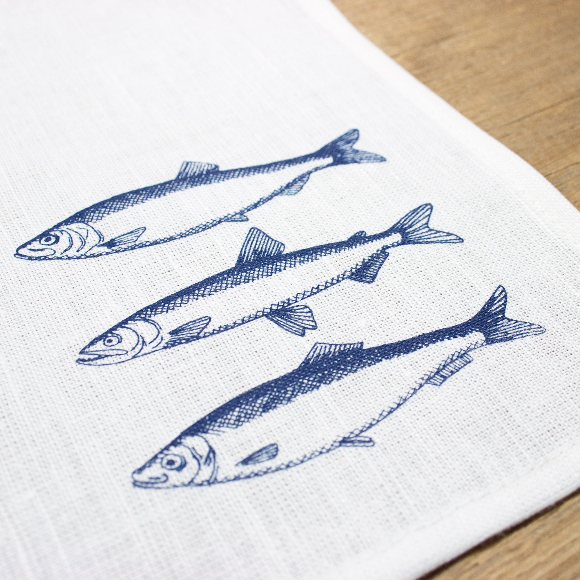 Bow & Hummingbird Stoffserviette maritime Halbleinen-Serviette Fische, Hochwertig im Siebdruck bedruckt