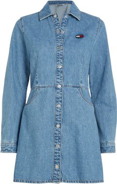 Tommy Jeans Jeanskleid TJW LS BADGE DENIM MINI DRESS mit dezentem Kontrastband am Krageninneren