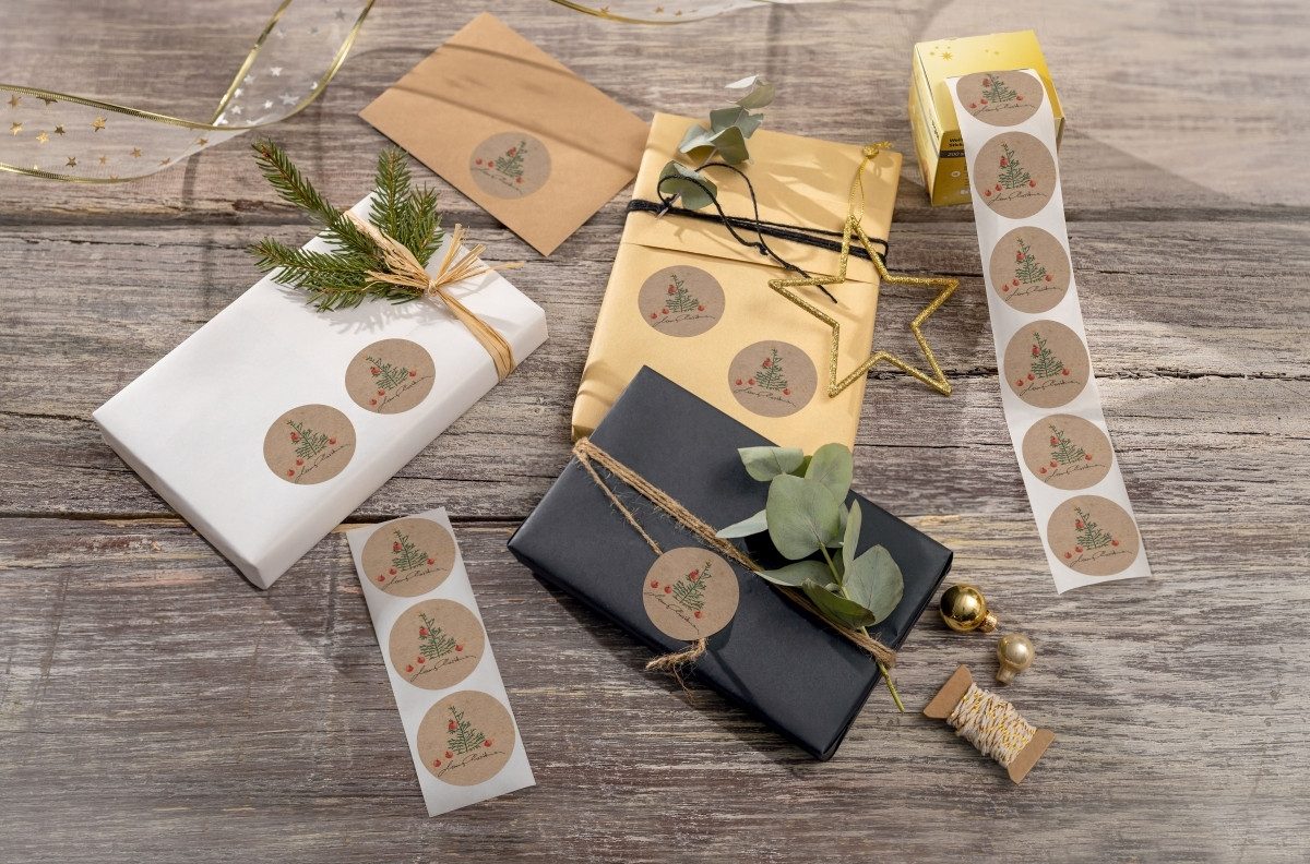 Sigel Ярлыки Weihnachts-Rollensticker 47x47mm Christmas tree with apples VE=200 Stü