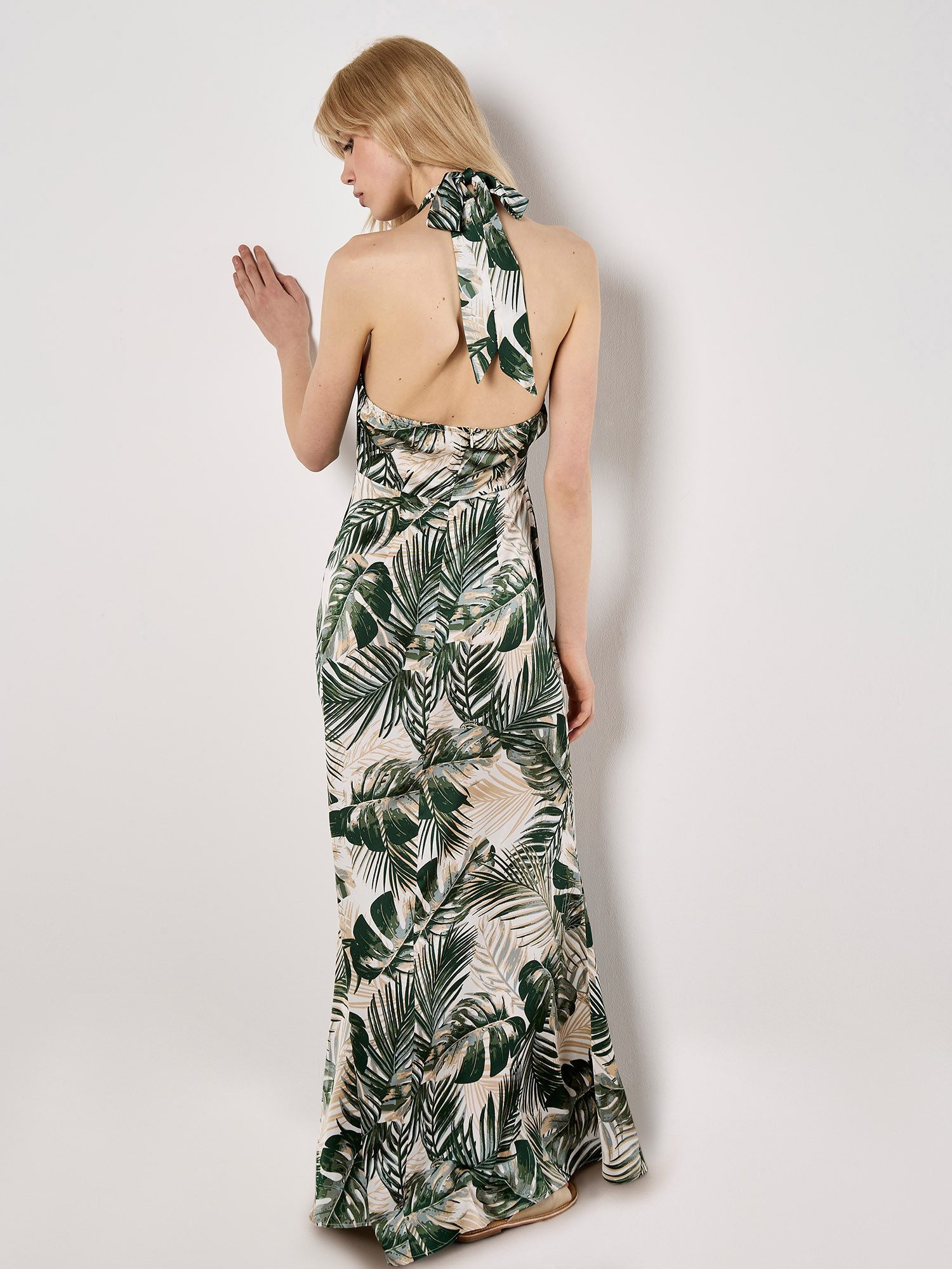 Apricot Maxikleid Tropical Satin Kleid mit Neckholder günstig online kaufen