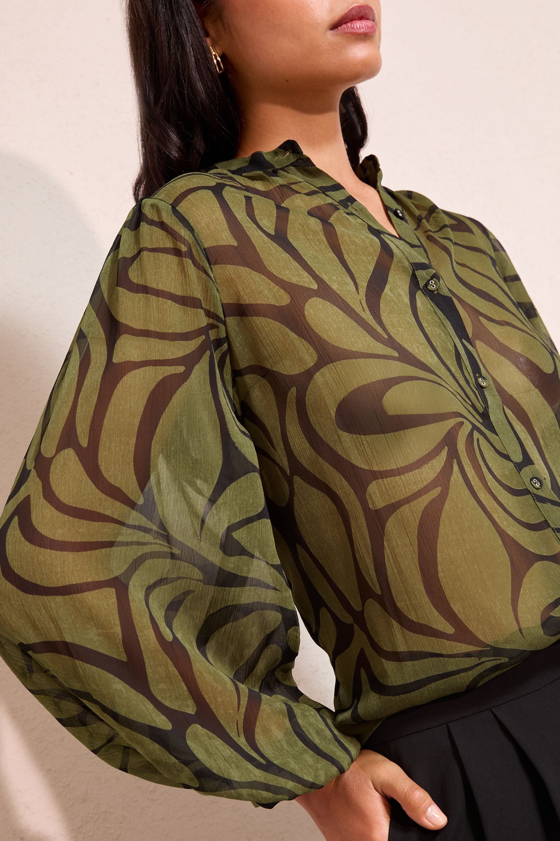 Friends Like These Langarmbluse Friends Like These kragenlose Chiffonbluse (1-tlg)