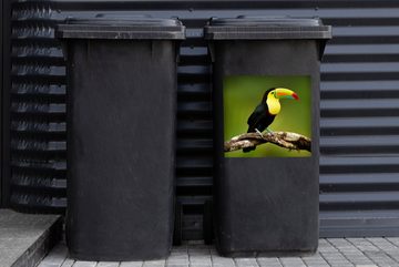 MuchoWow Wandsticker Vogel - Tukan - Regenbogen - Grün - Zweig (1 St), Mülleimer-aufkleber, Mülltonne, Sticker, Container, Abfalbehälter