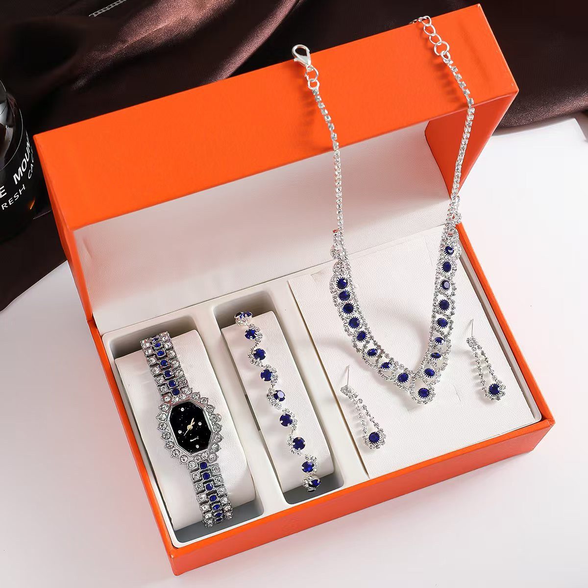 Quarzuhr Edles Schmuck-Set für Damen: Armbanduhr, Kette, Ohrringe