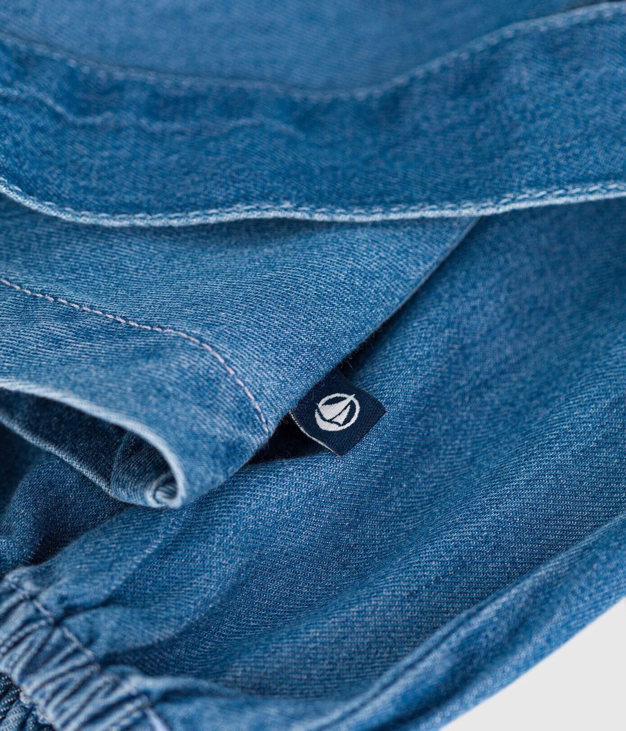 Petit Bateau A-Linien-Kleid Petit Bateau langärmeliges Denim Kleid für Kinder mit Kragen, Rüschen